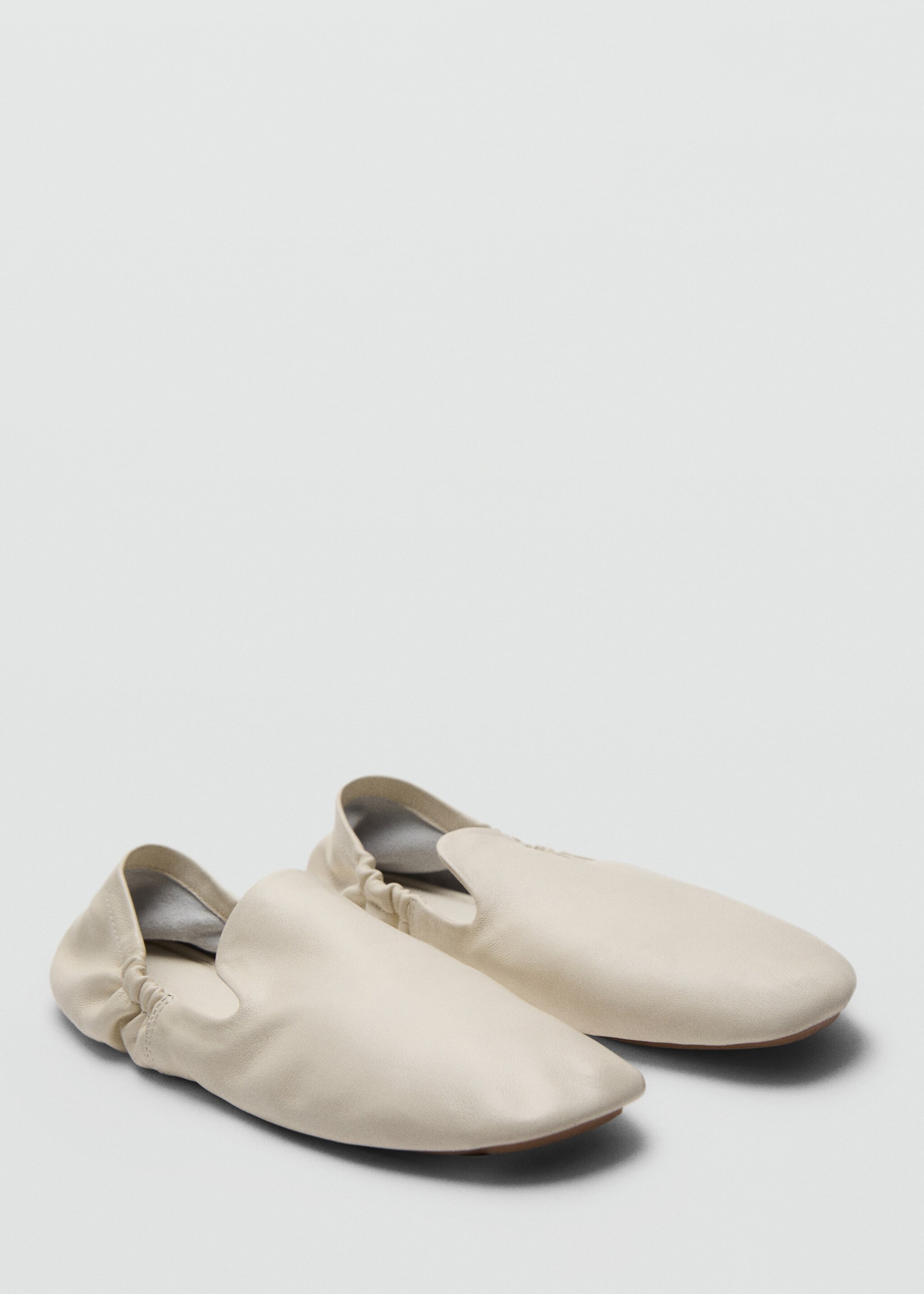 100% leather gathered shoes - Medium plane, Ecru. Ref: 17086354-00.