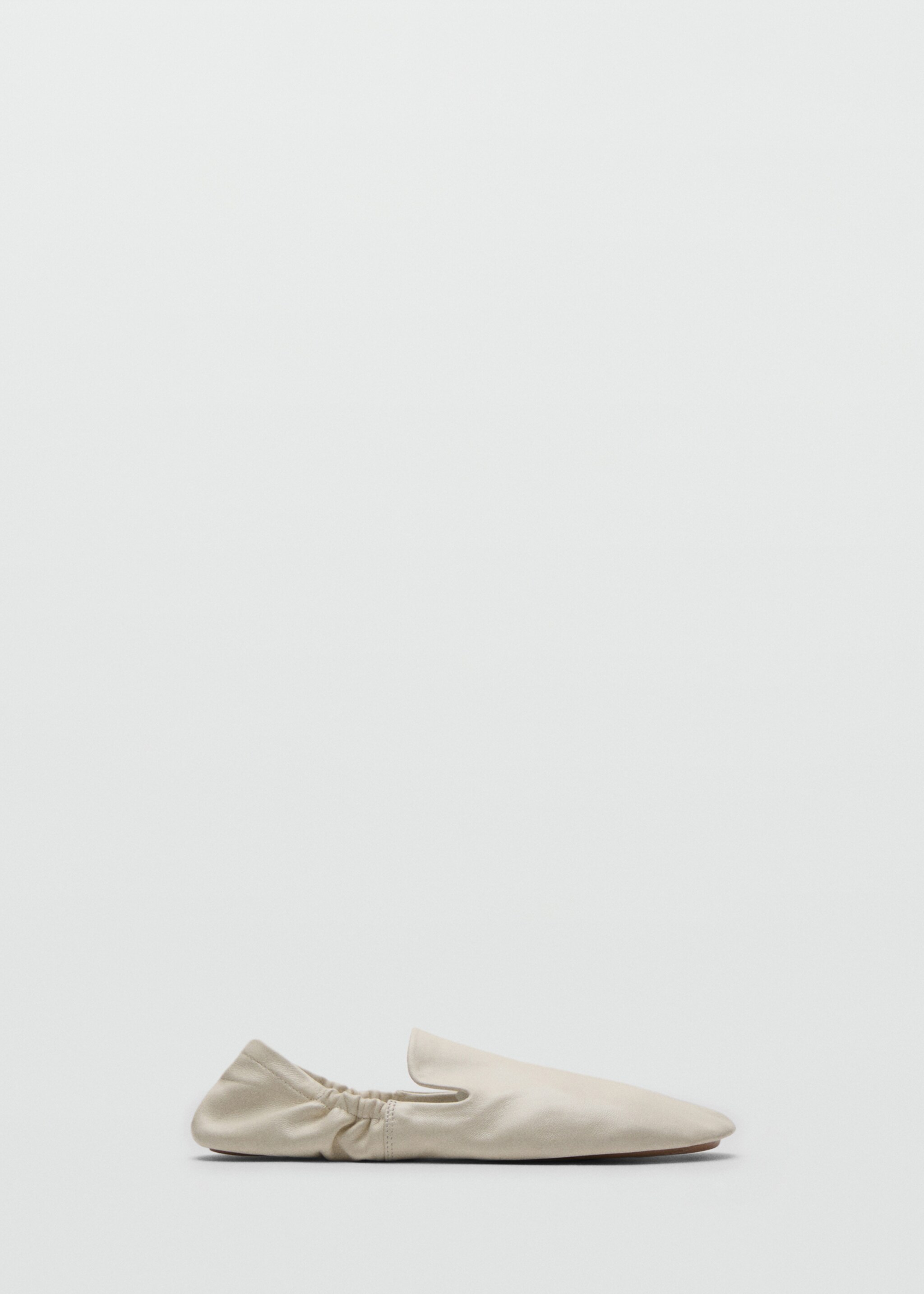 100% leather gathered shoes - Article without model, Ecru. Ref: 17086354-00.