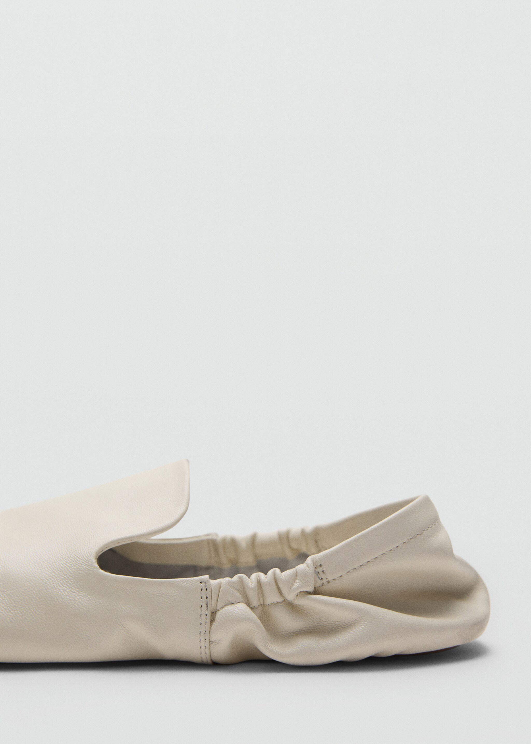 100% leather gathered shoes - Details of the article 1, Ecru. Ref: 17086354-00.