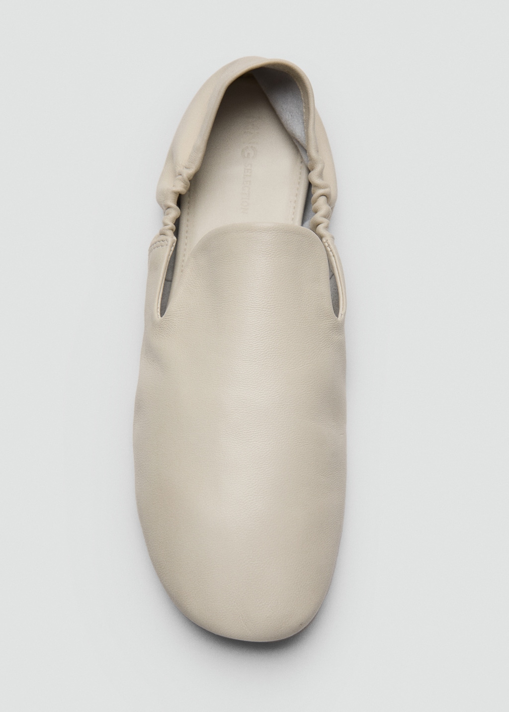 Gathered leather shoes