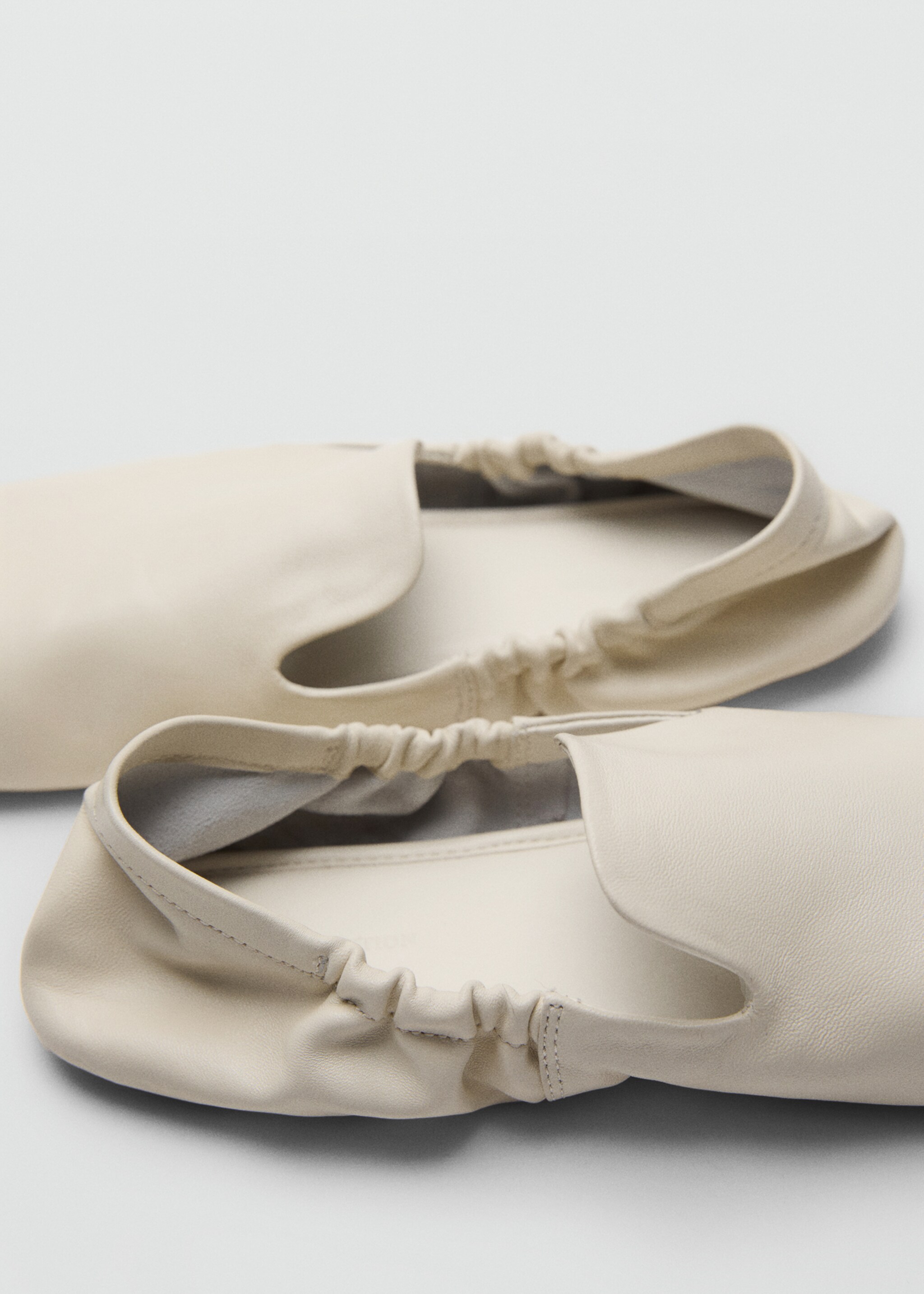 100% leather gathered shoes - Details of the article 3, Ecru. Ref: 17086354-00.