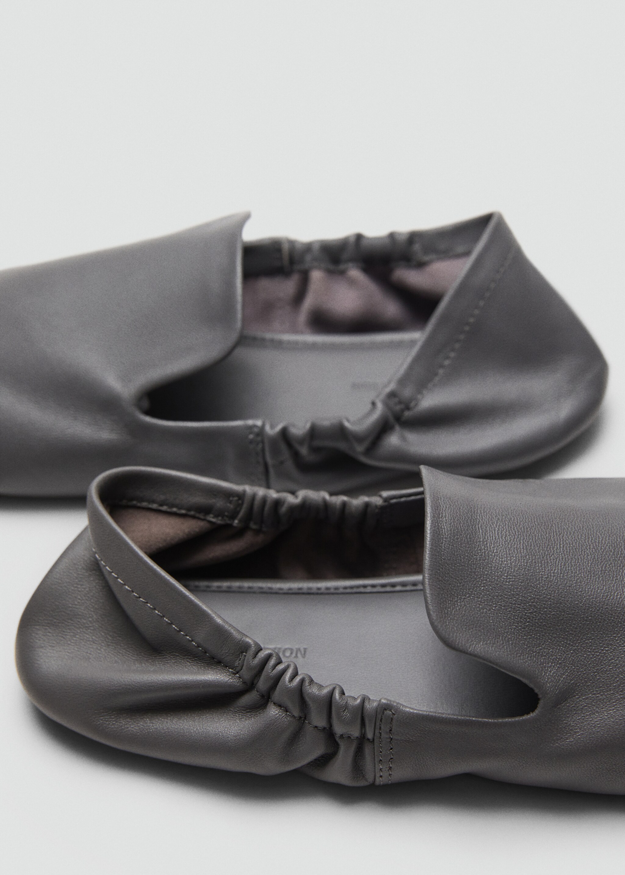 100% leather gathered shoes - Details of the article 3, Grey. Ref: 17086354-00.