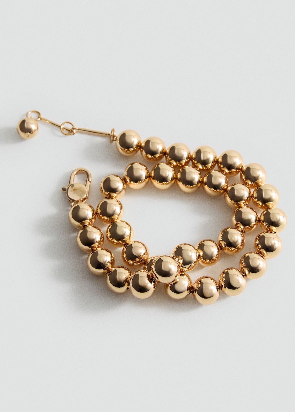 Metallic spheres necklace