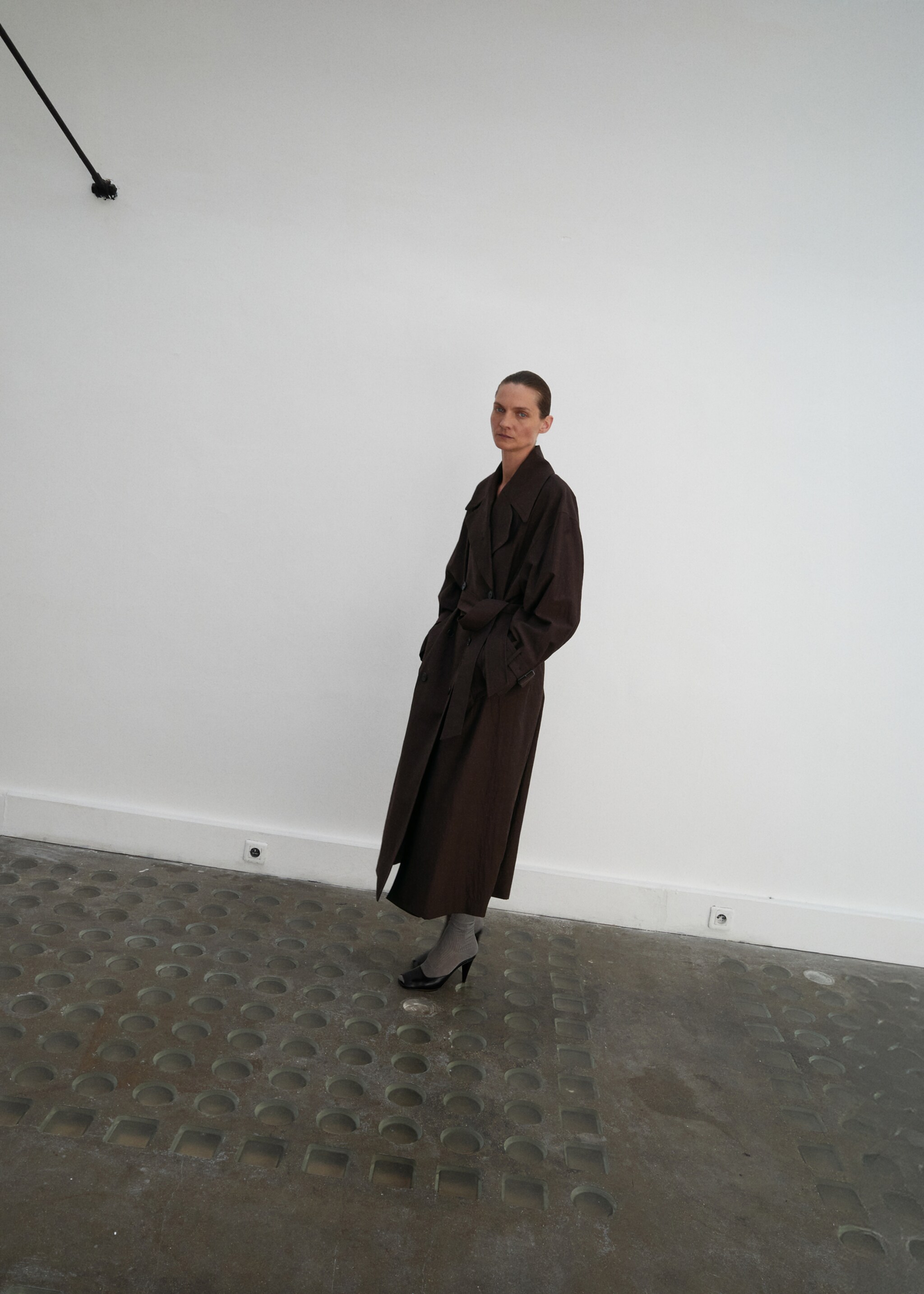 Long virgin wool trench coat - Details of the article 1, Chocolate. Ref: 17086360-00.