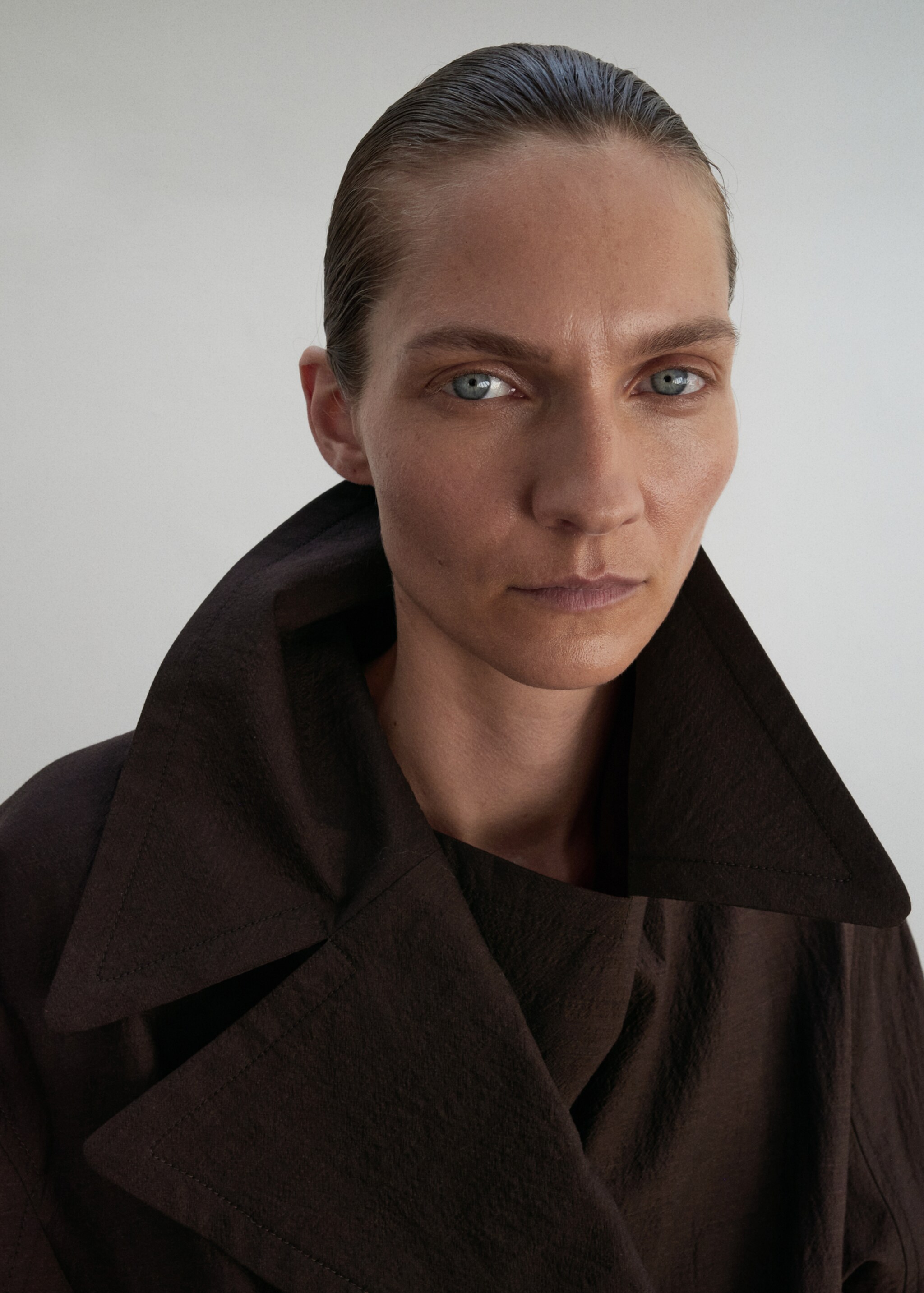 Long virgin wool trench coat - Details of the article 6, Chocolate. Ref: 17086360-00.