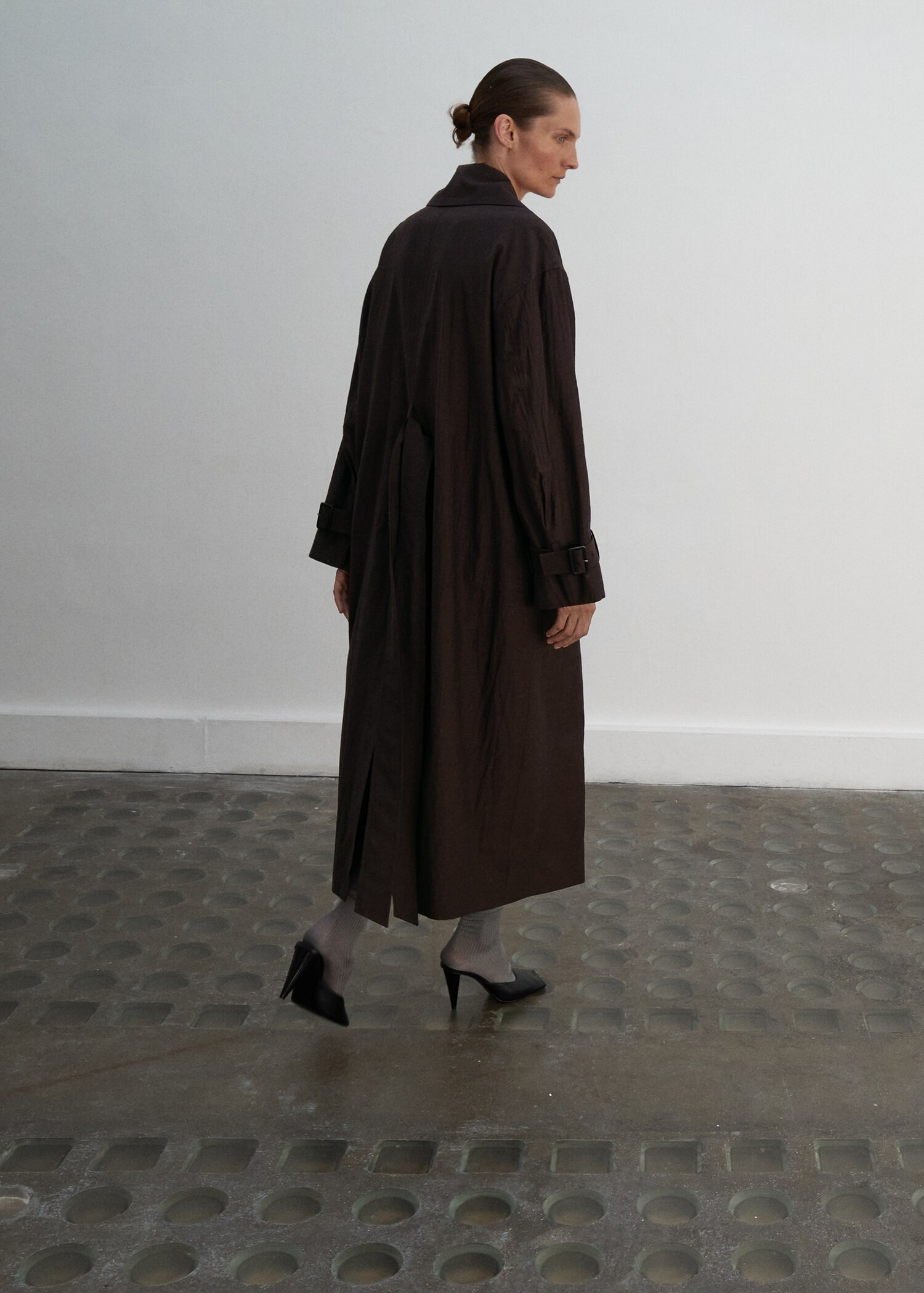 Long virgin wool trench coat - Reverse of the article