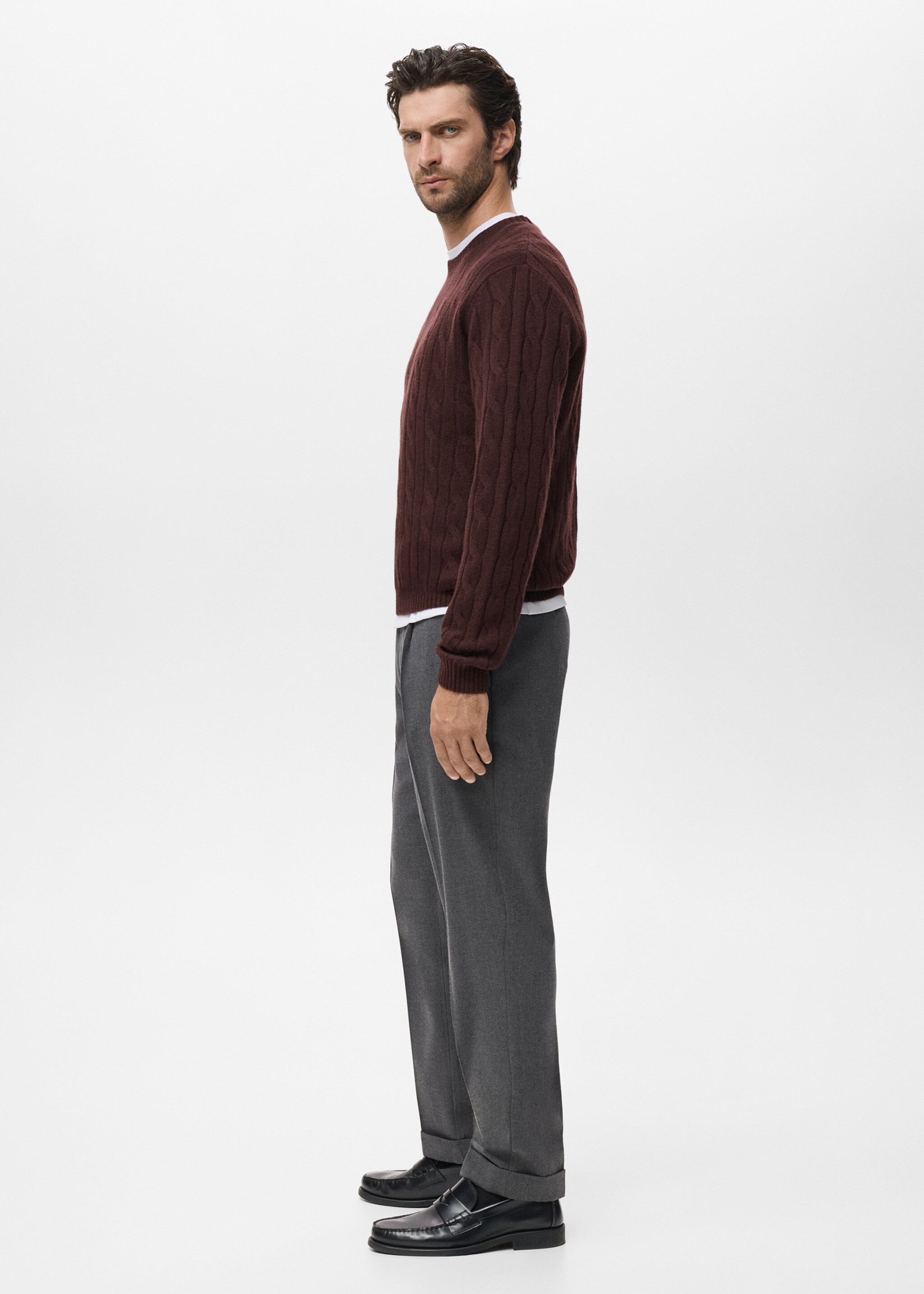 100% wool braided sweater - Details of the article 2, Wine. Ref: 17086721-00.