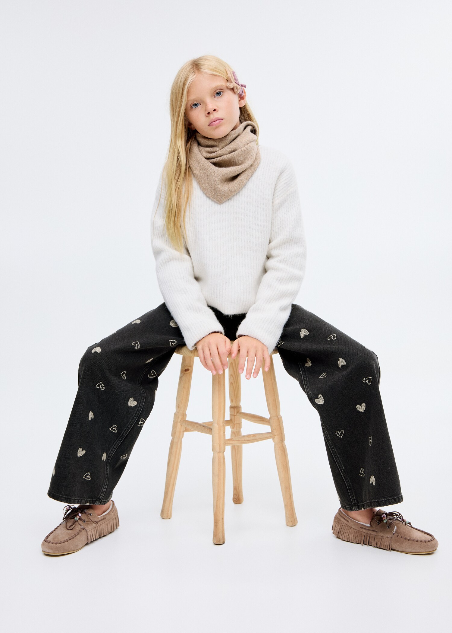 Jeans corazones bordados - Plano medio
