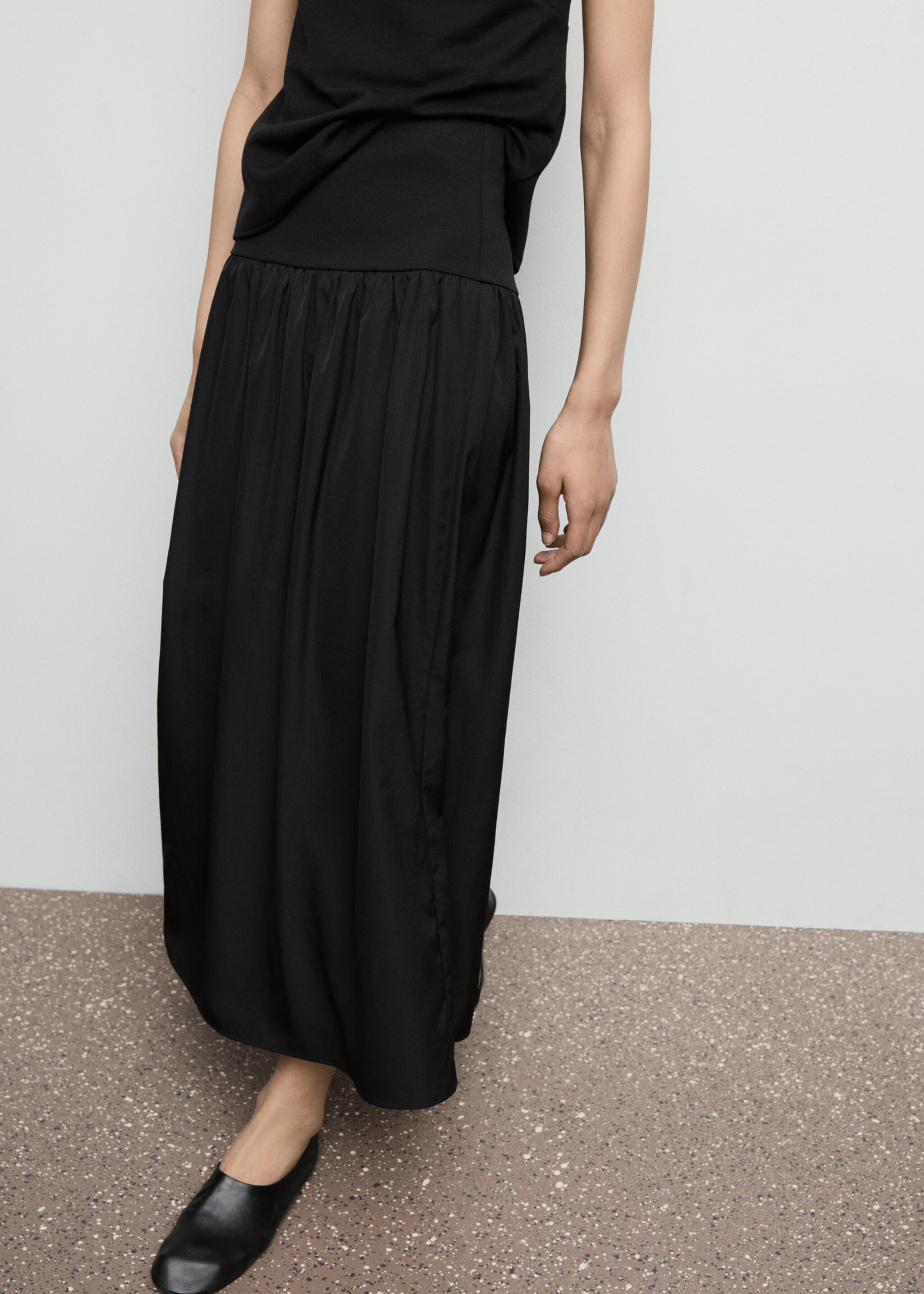 Gathered A-line skirt - Medium plane, Black. Ref: 17086730-00.