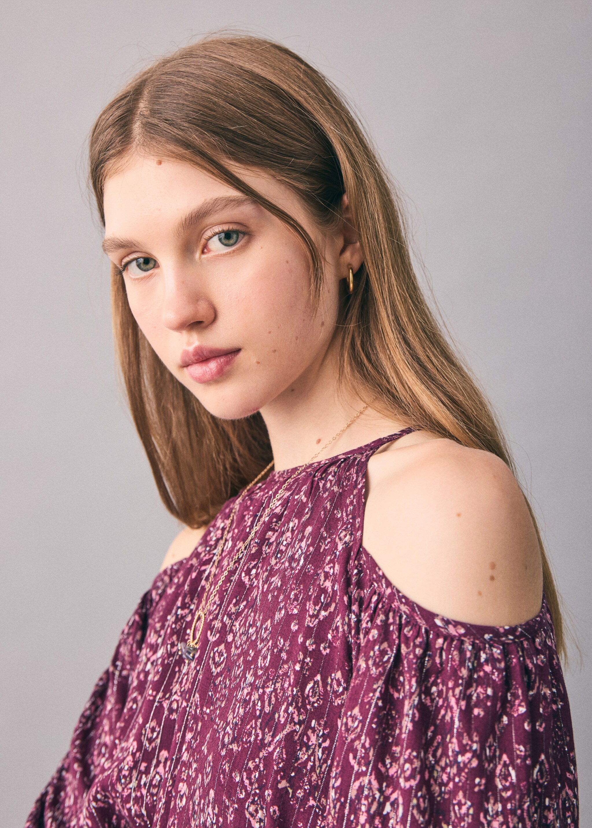 Lurex dress with cut-out - Details of the article 1, Maroon. Ref: 17087122-00.