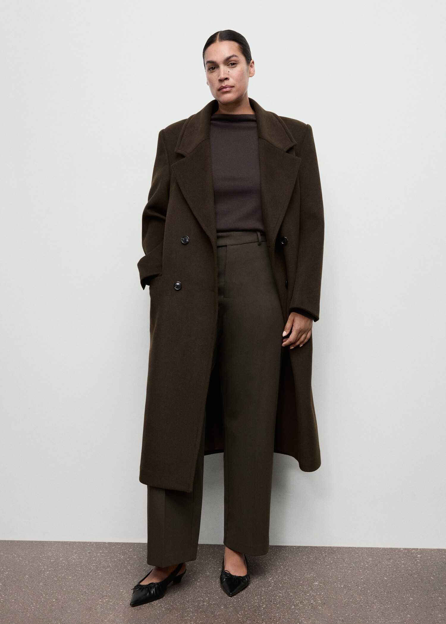 Gerade geschnittene Cropped-Hose mit mittlerer Bundhöhe - Detail des Artikels 3