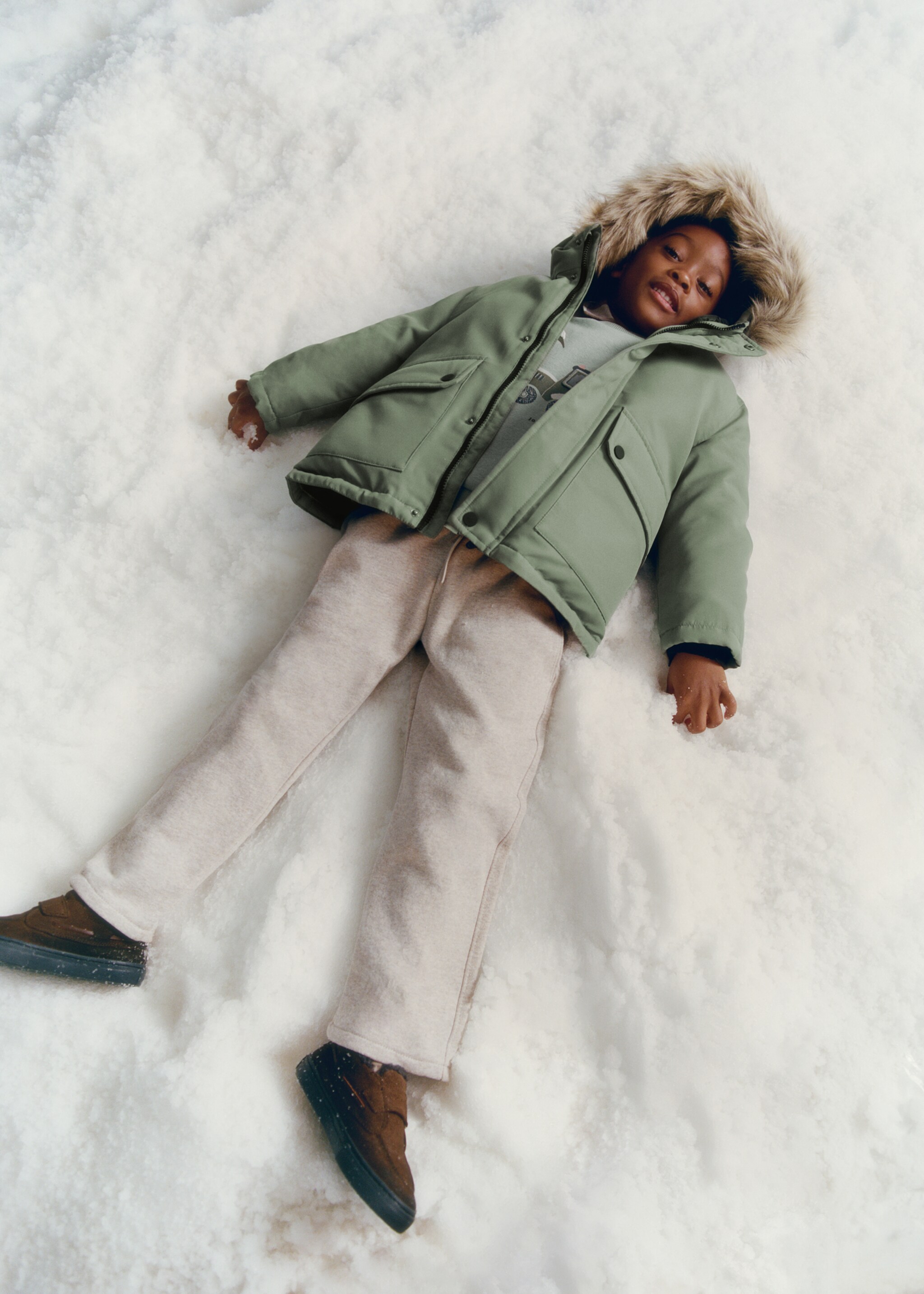 Anorak with shearling-effect hood - Details of the article 6, Green. Ref: 17087763-00.
