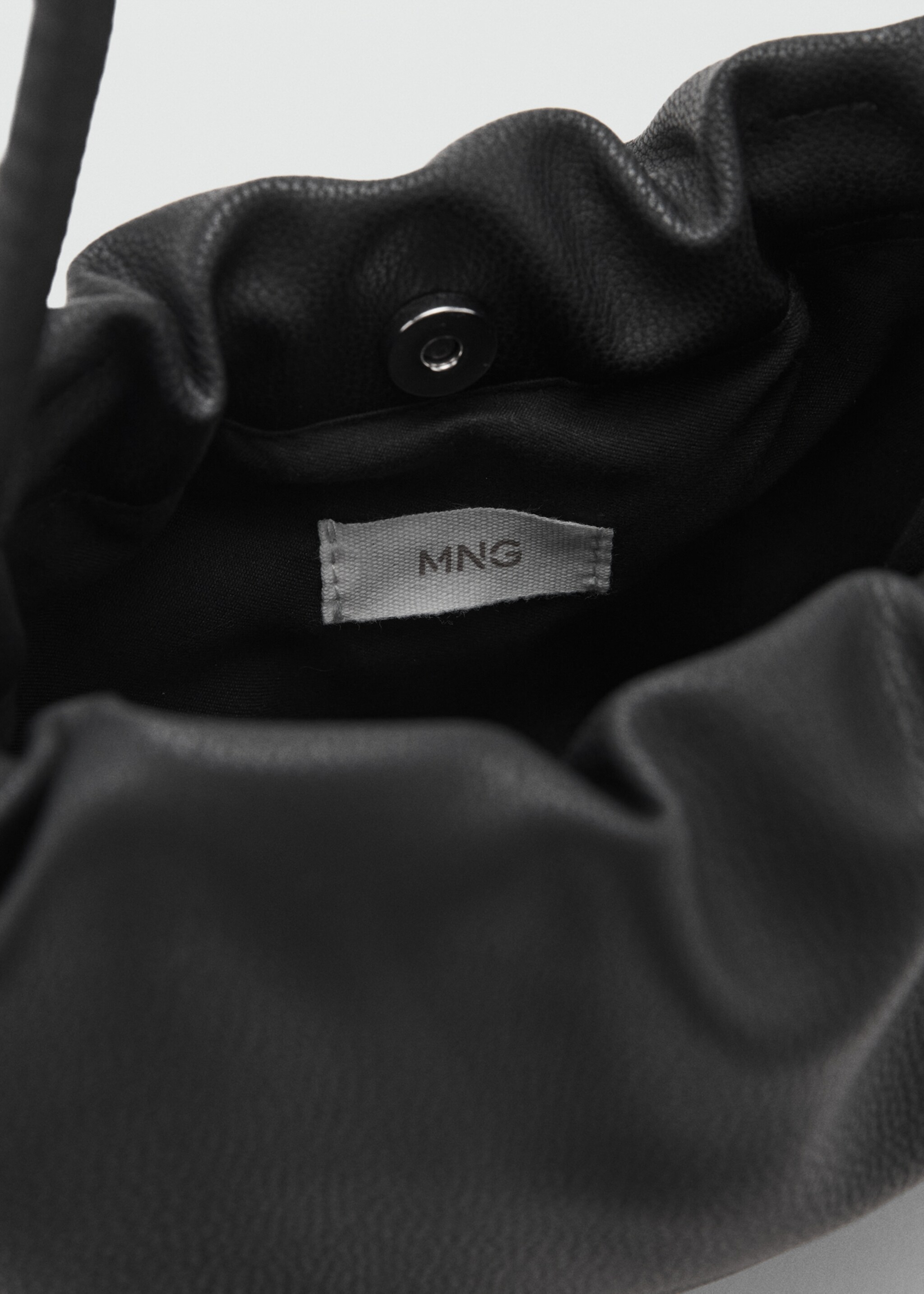 Sac seau simili-cuir - Détail de l'article 1, Noir. Ref: 17087772-00.