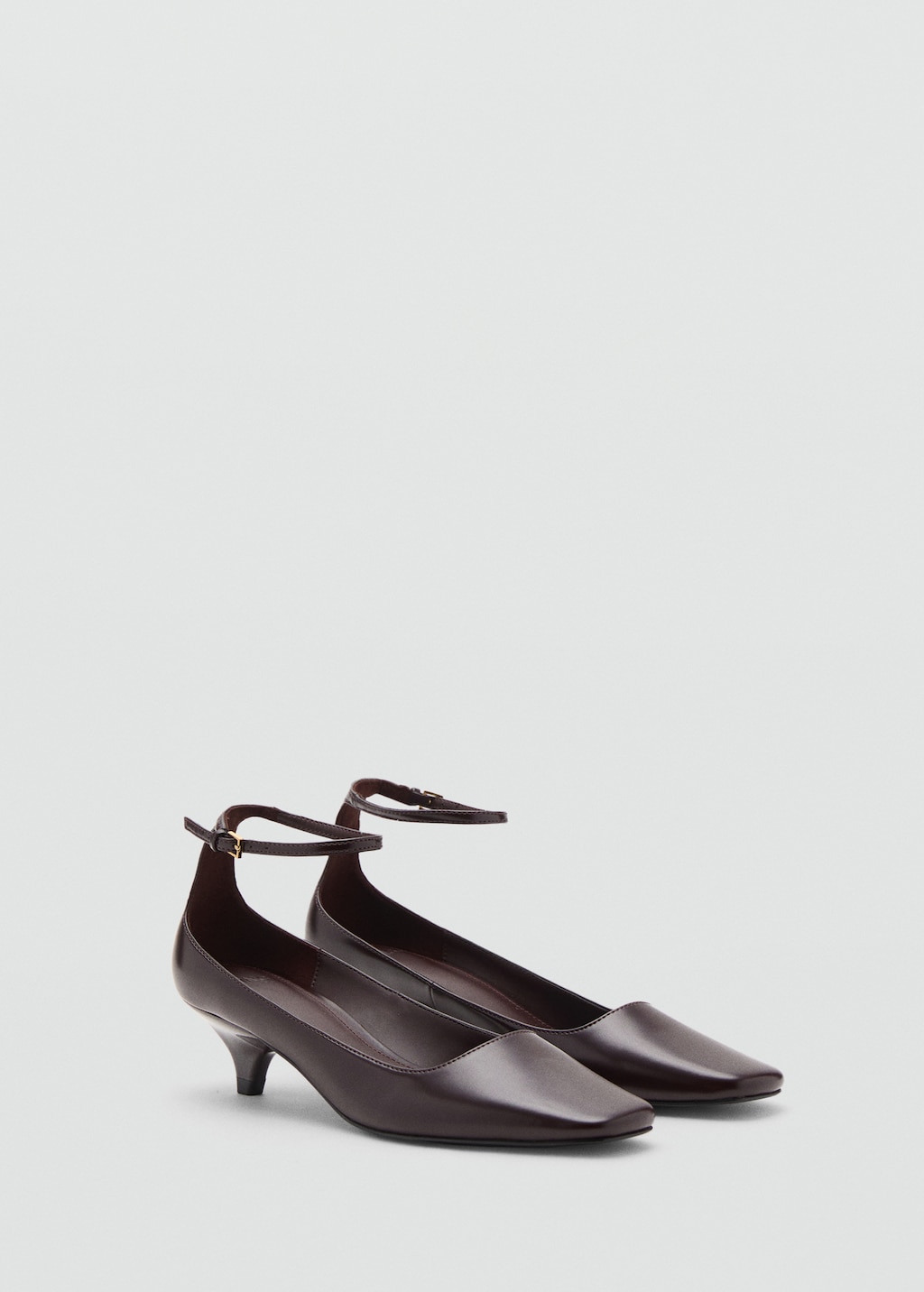 Kitten-heeled shoes with ankle strap