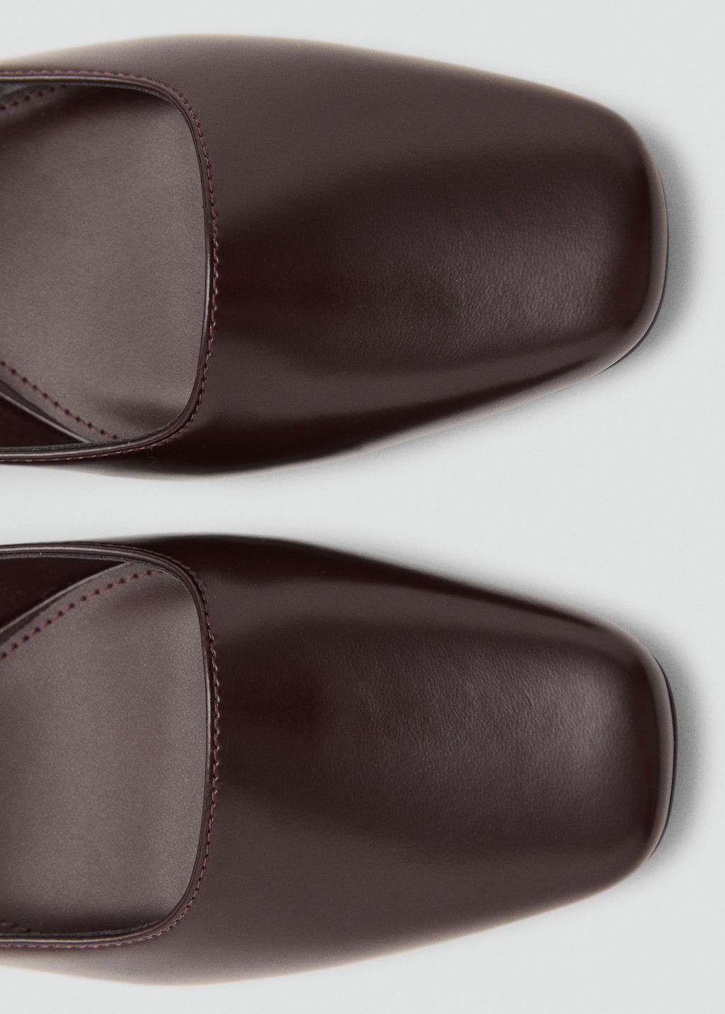 Kitten-heeled shoes with ankle strap