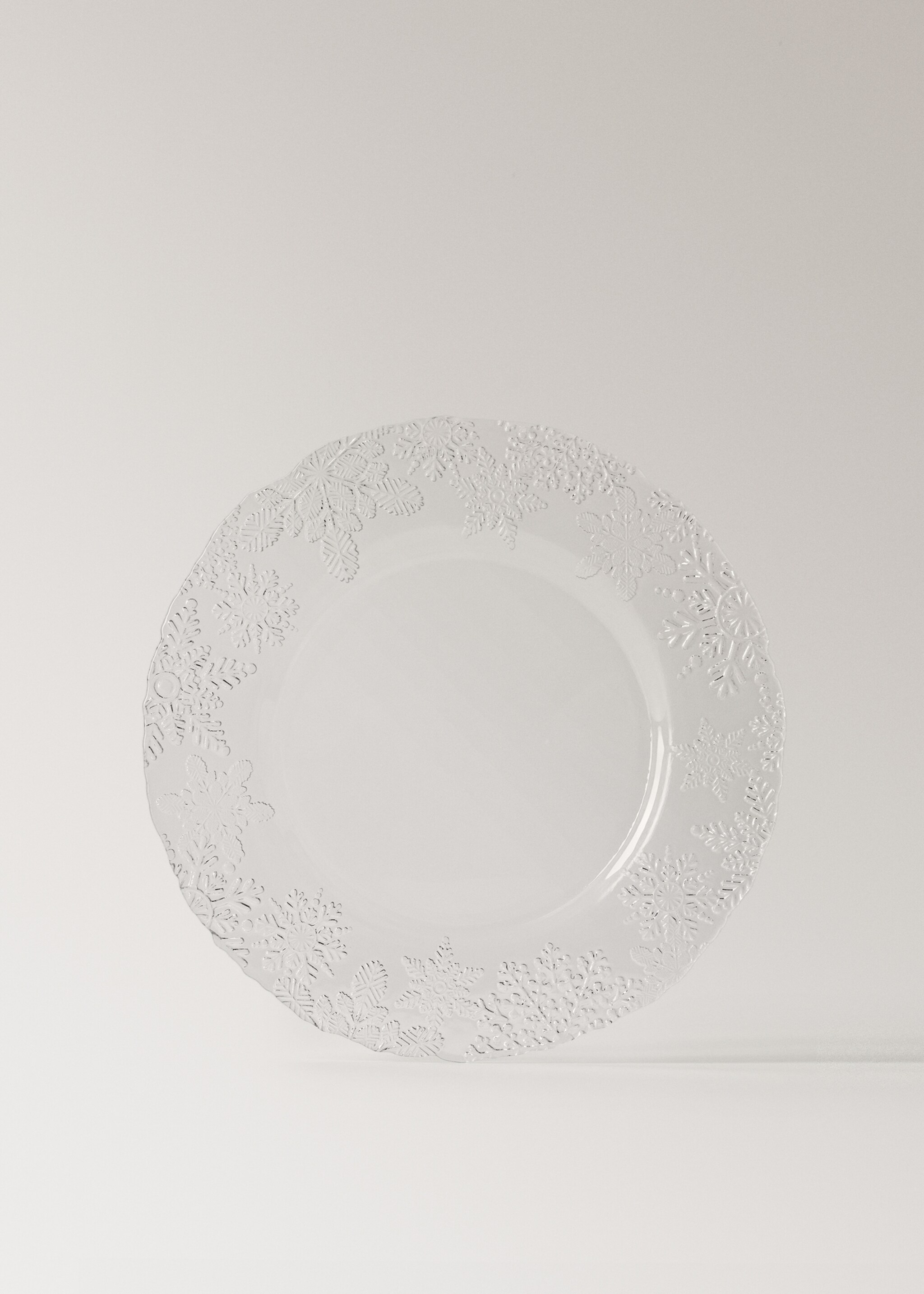 Glass charger plate with edge detail - Article without model, Off White. Ref: 17087778-00.