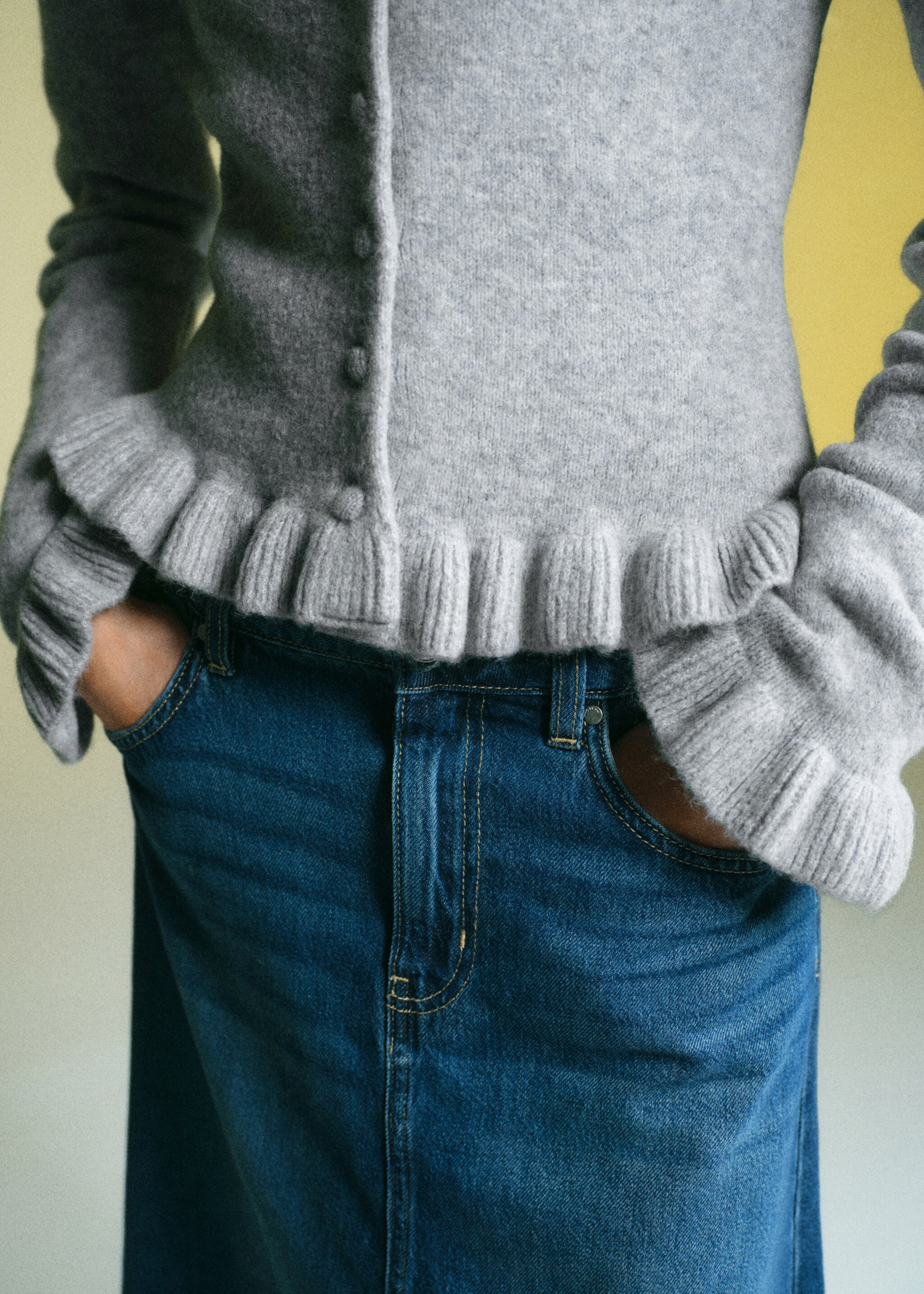 Ruffle  knit cardigan - Details of the article 6, Medium Heather Grey. Ref: 17087780-00.
