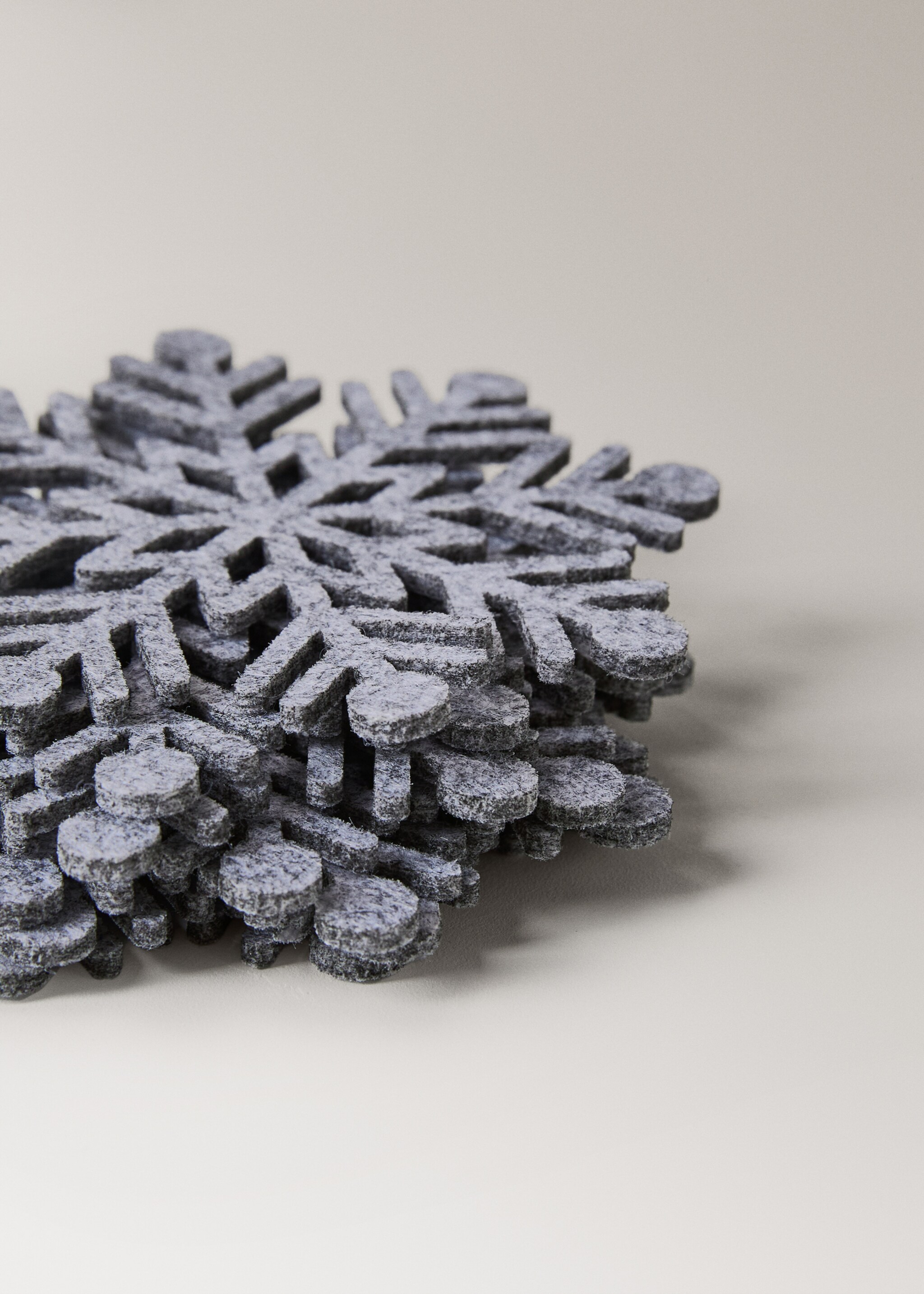 Set of 6 felt coasters - Details of the article 2, Black. Ref: 17087781-00.