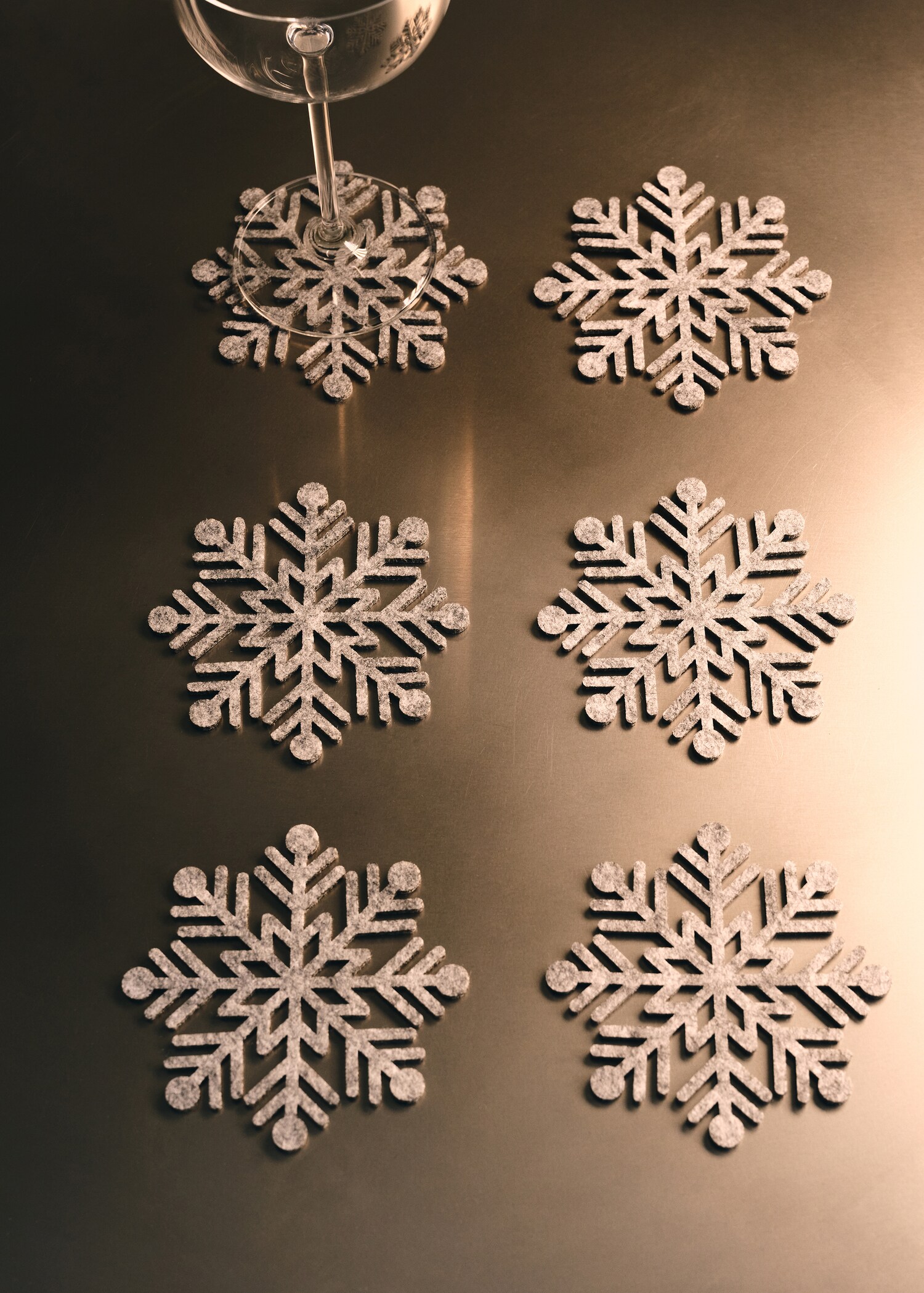 Set of 6 snowflake felt coasters - Details of the article 6
