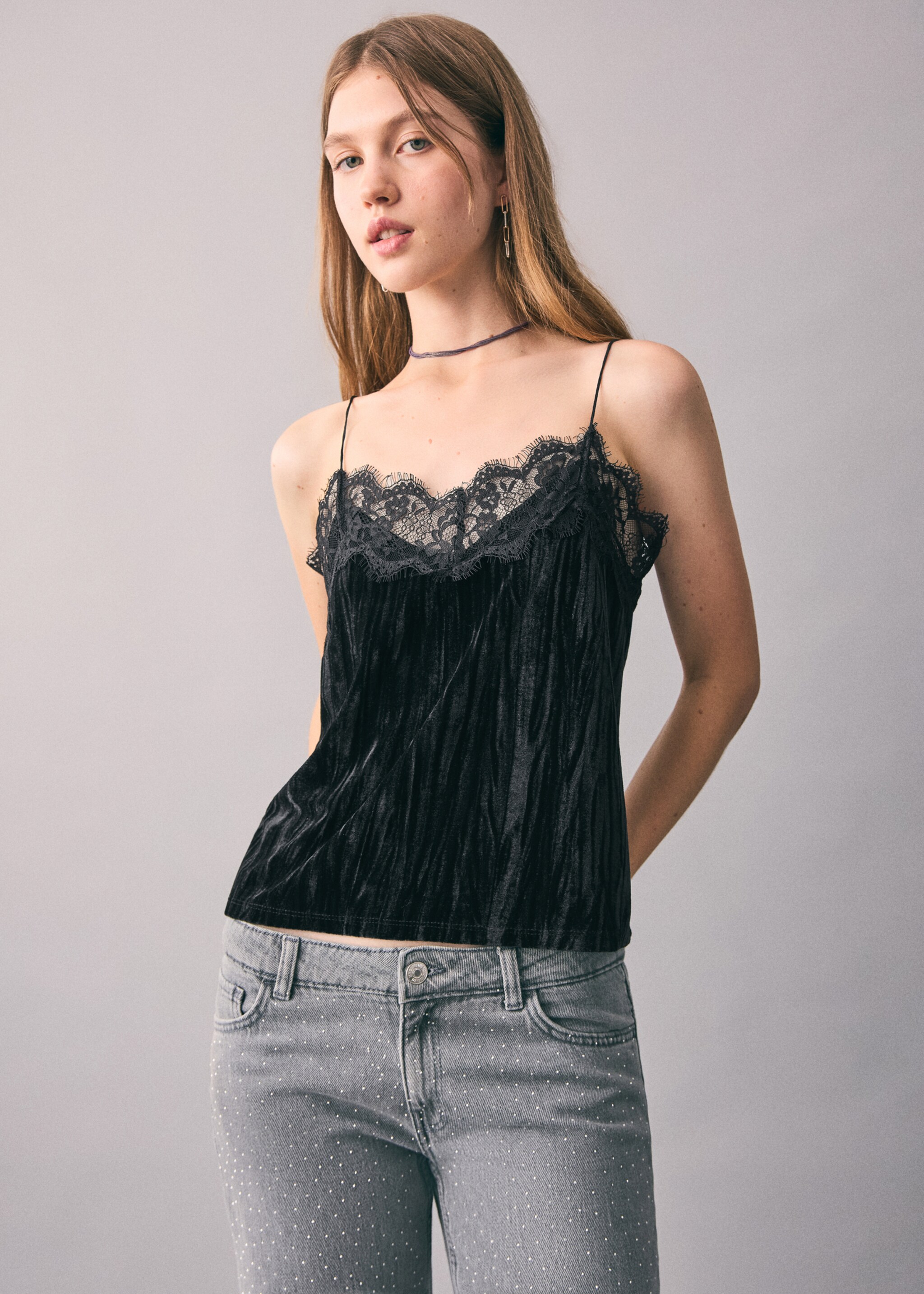 Top velours dentelle - Plan moyen, Noir. Ref: 17087783-00.