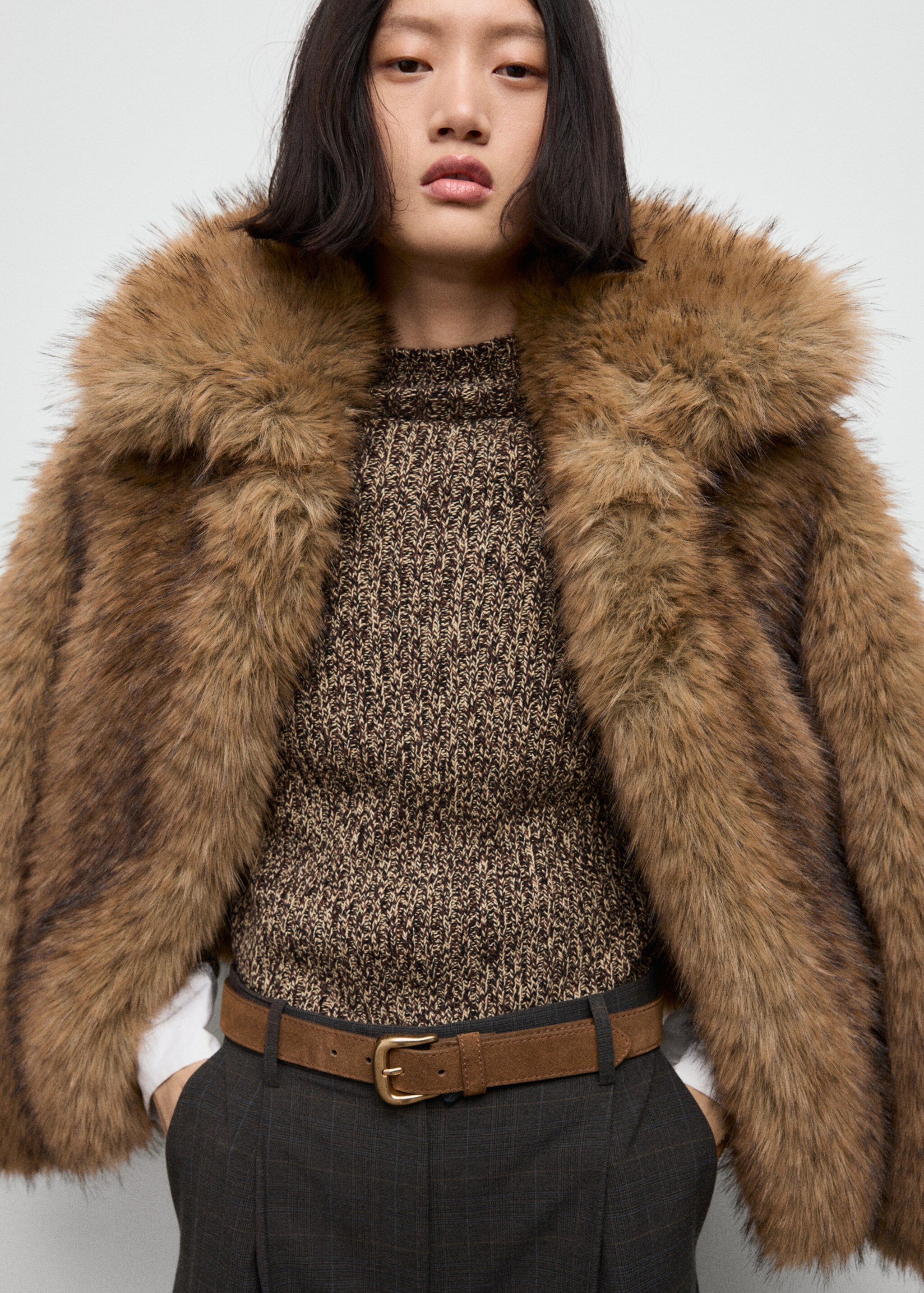 Check pleated trousers - Details of the article 1, Brown. Ref: 17087792-00.