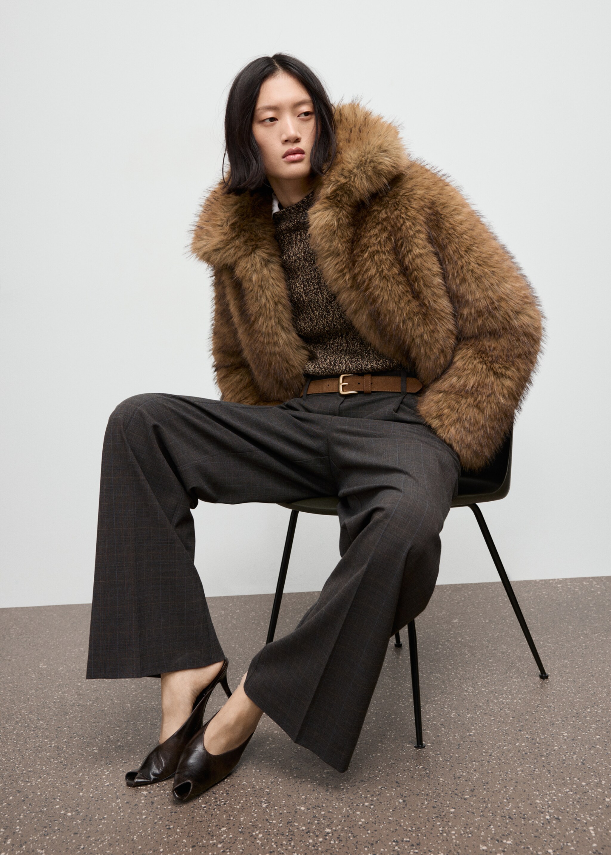 Check pleated trousers - Details of the article 2, Brown. Ref: 17087792-00.