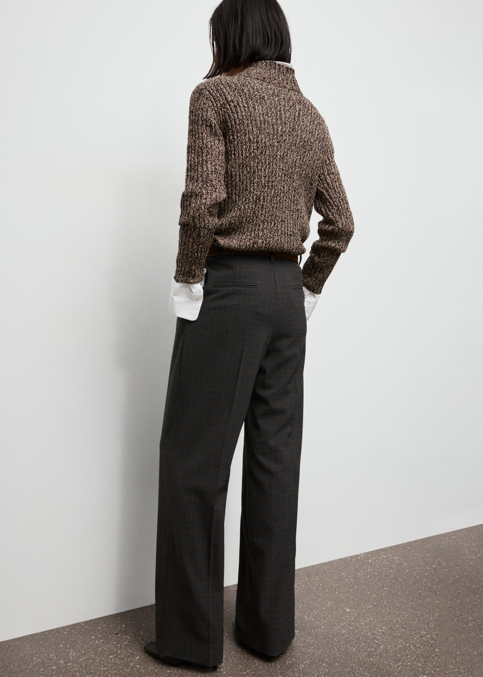 Check pleated trousers - Reverse of the article, Brown. Ref: 17087792-00.