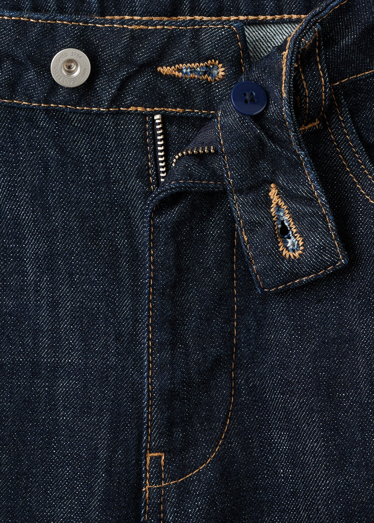 Gerade Jeans mit Knopfleiste - Detail des Artikels 8