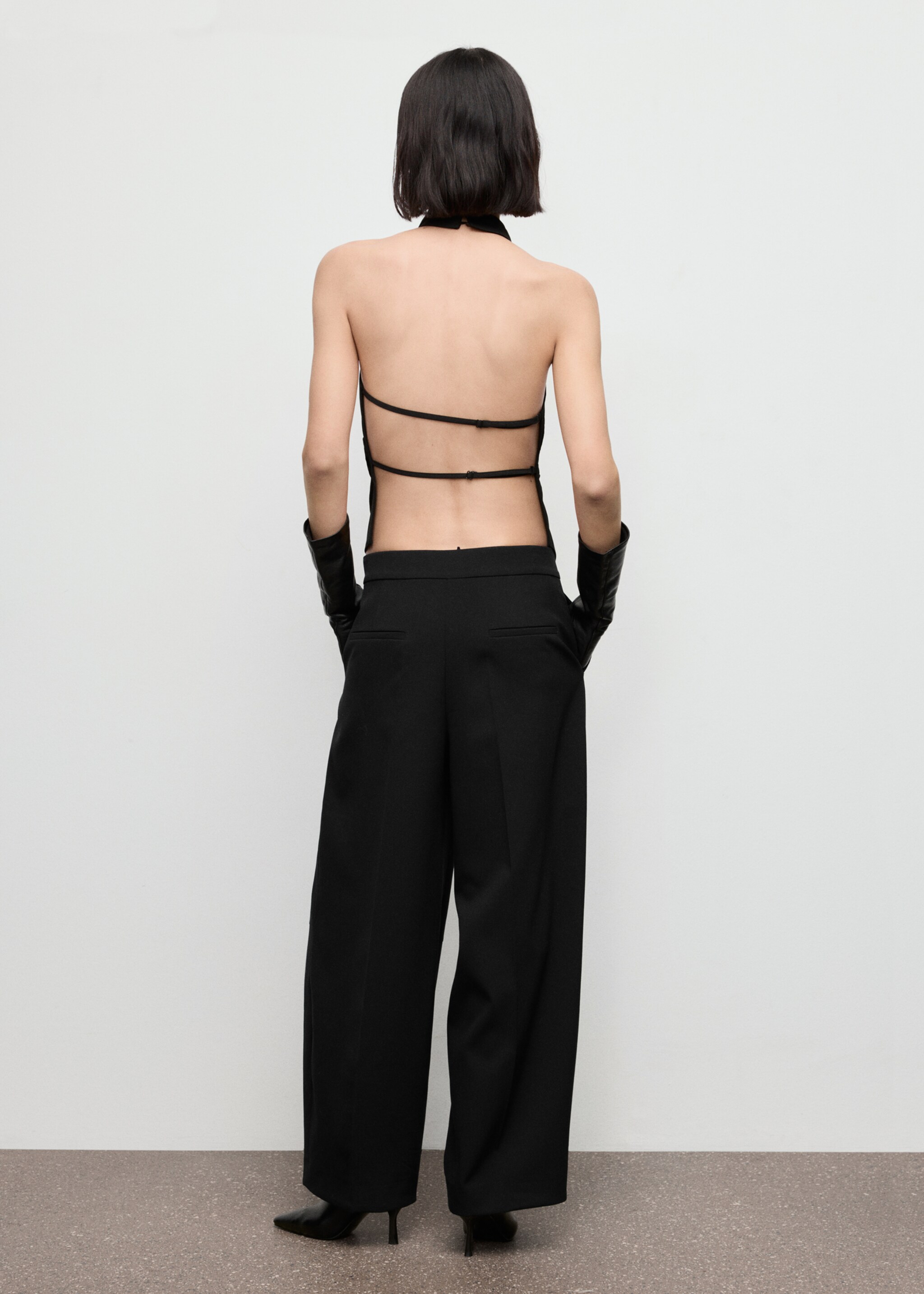 Halter top with open back - Verso de l’article, Noir. Ref: 17087797-00.