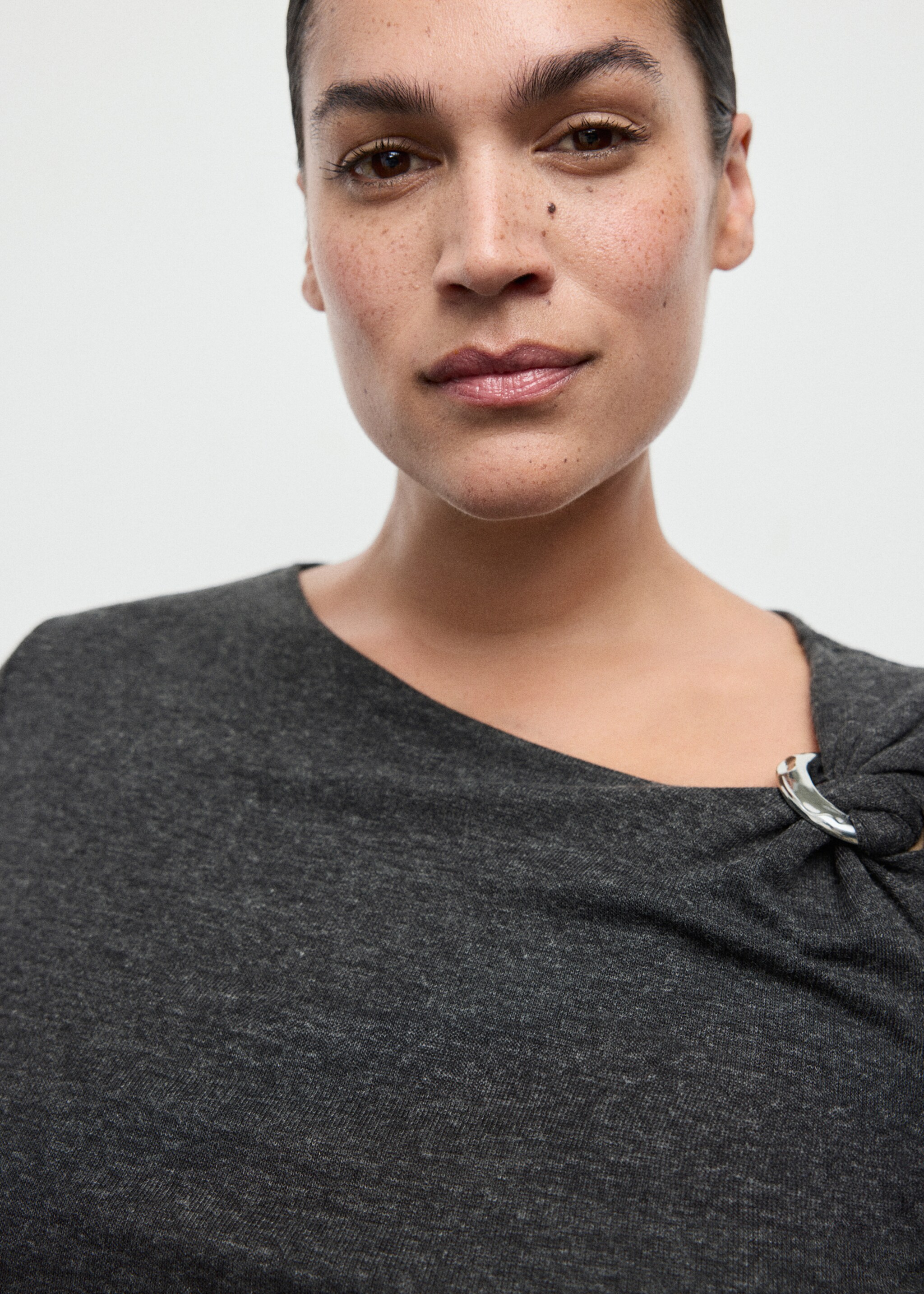 Metal detail T-shirt - Details of the article 4, Grey. Ref: 17087798-00.