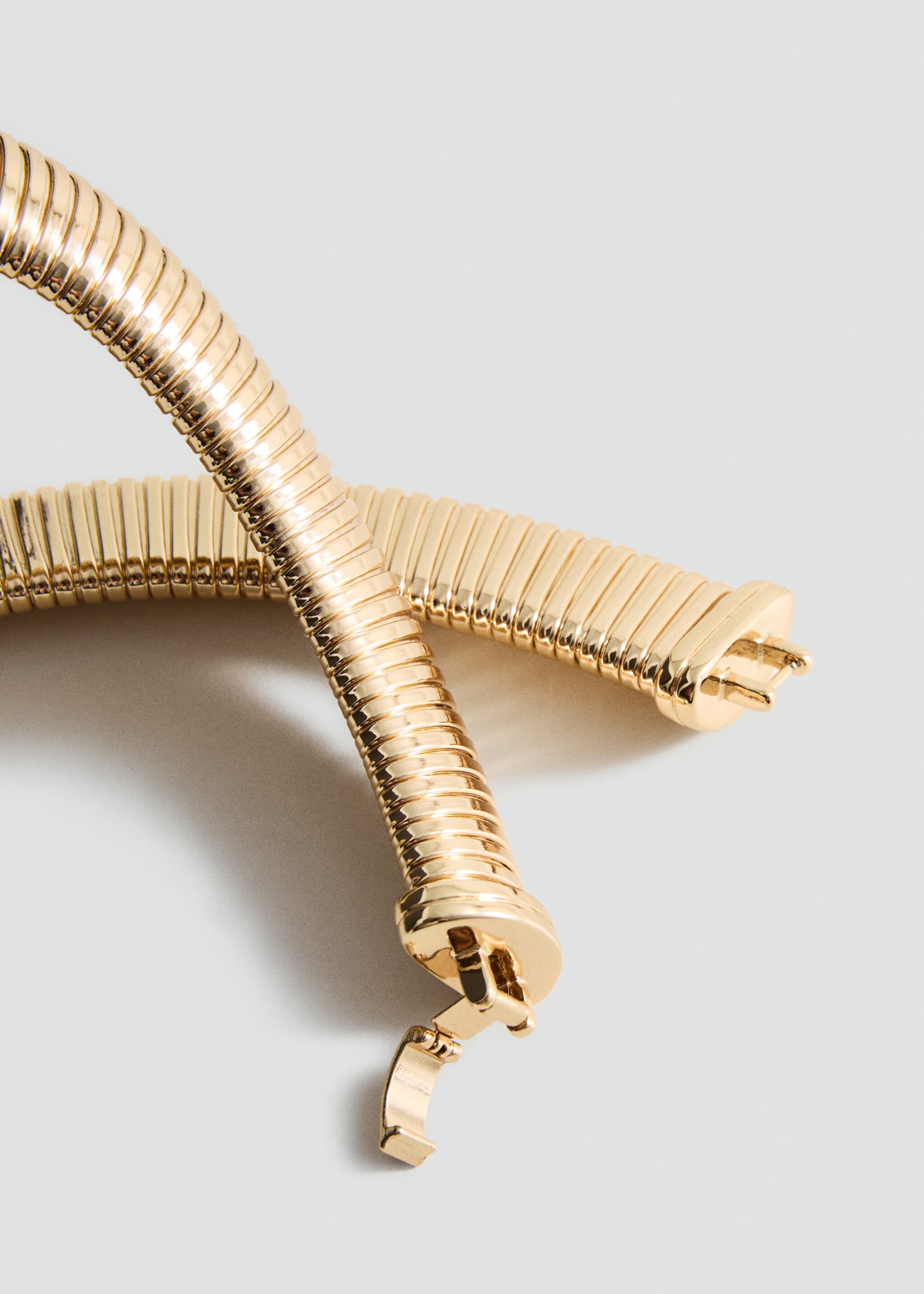 Metallic choker necklace - Details of the article 1, Gold. Ref: 17087807-00.