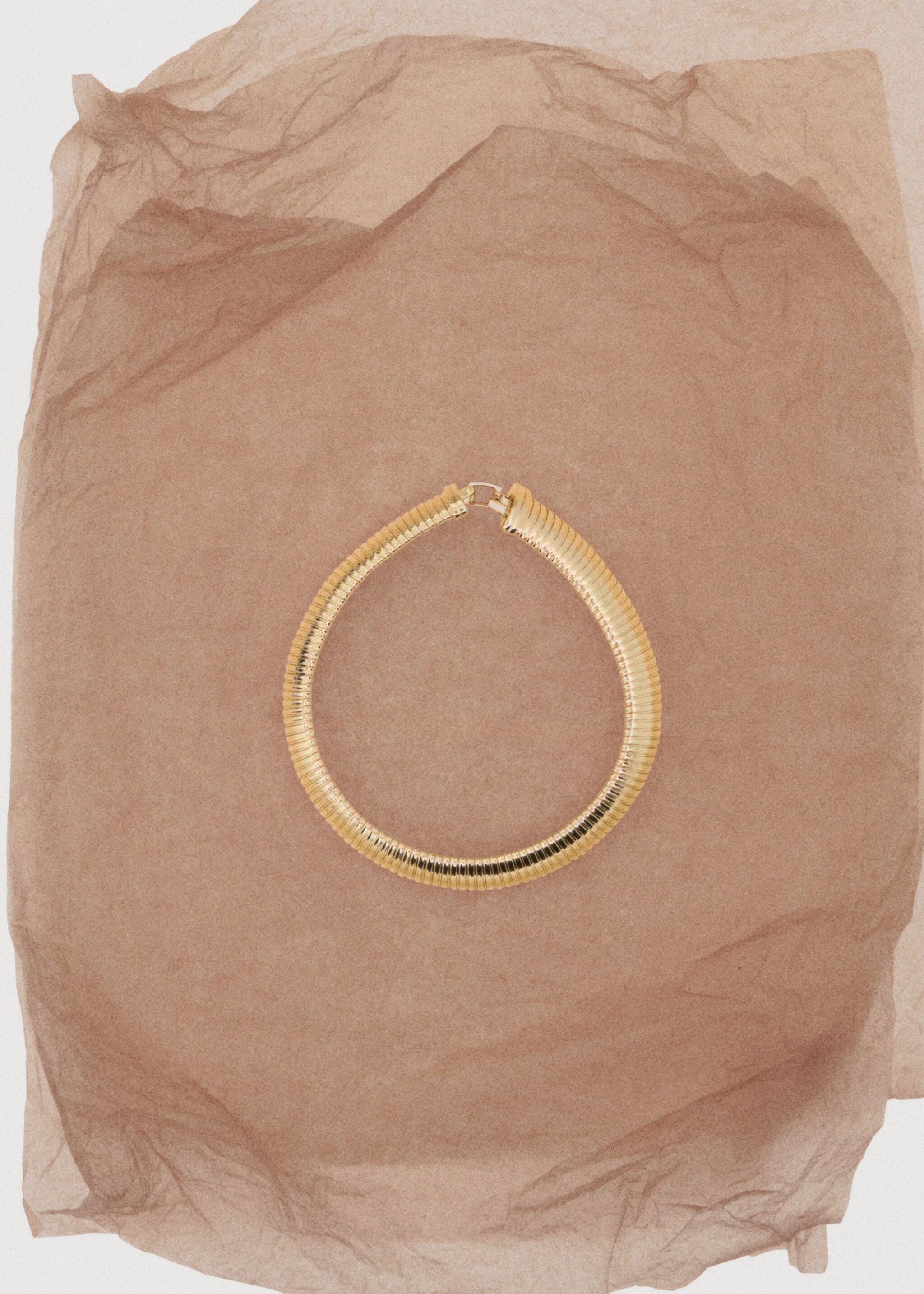 Metal choker collar - Details of the article 7, Gold. Ref: 17087807-00.
