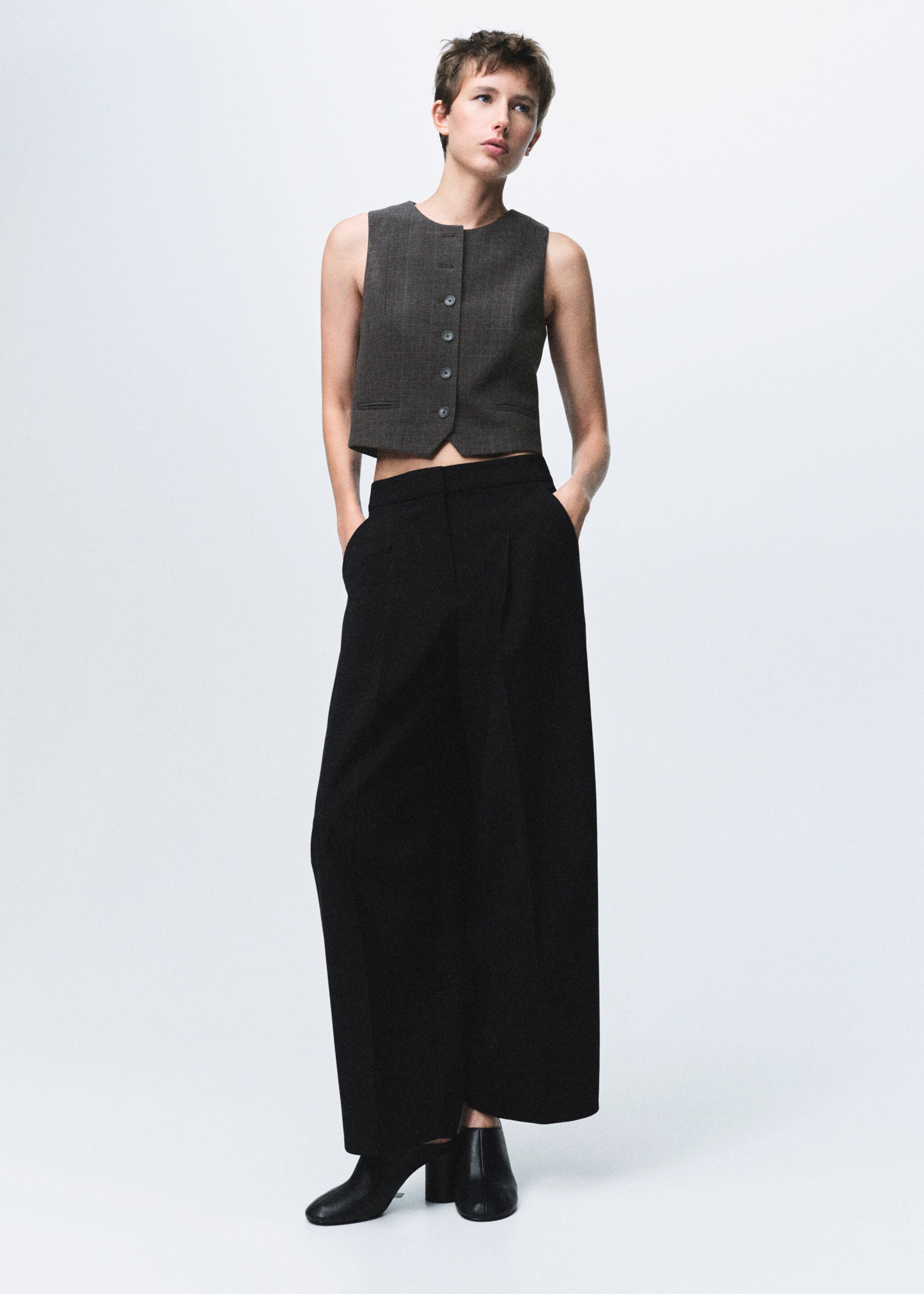 Check suit waistcoat - Details of the article 2, Brown. Ref: 17087811-00.
