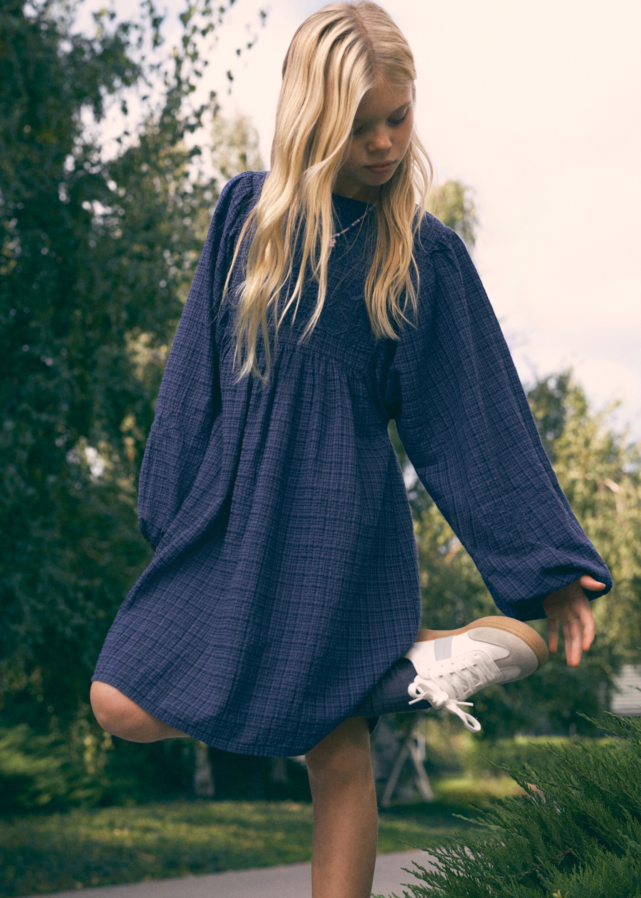 Check dress with embroidered detail - Details of the article 5, Navy. Ref: 17087888-00.