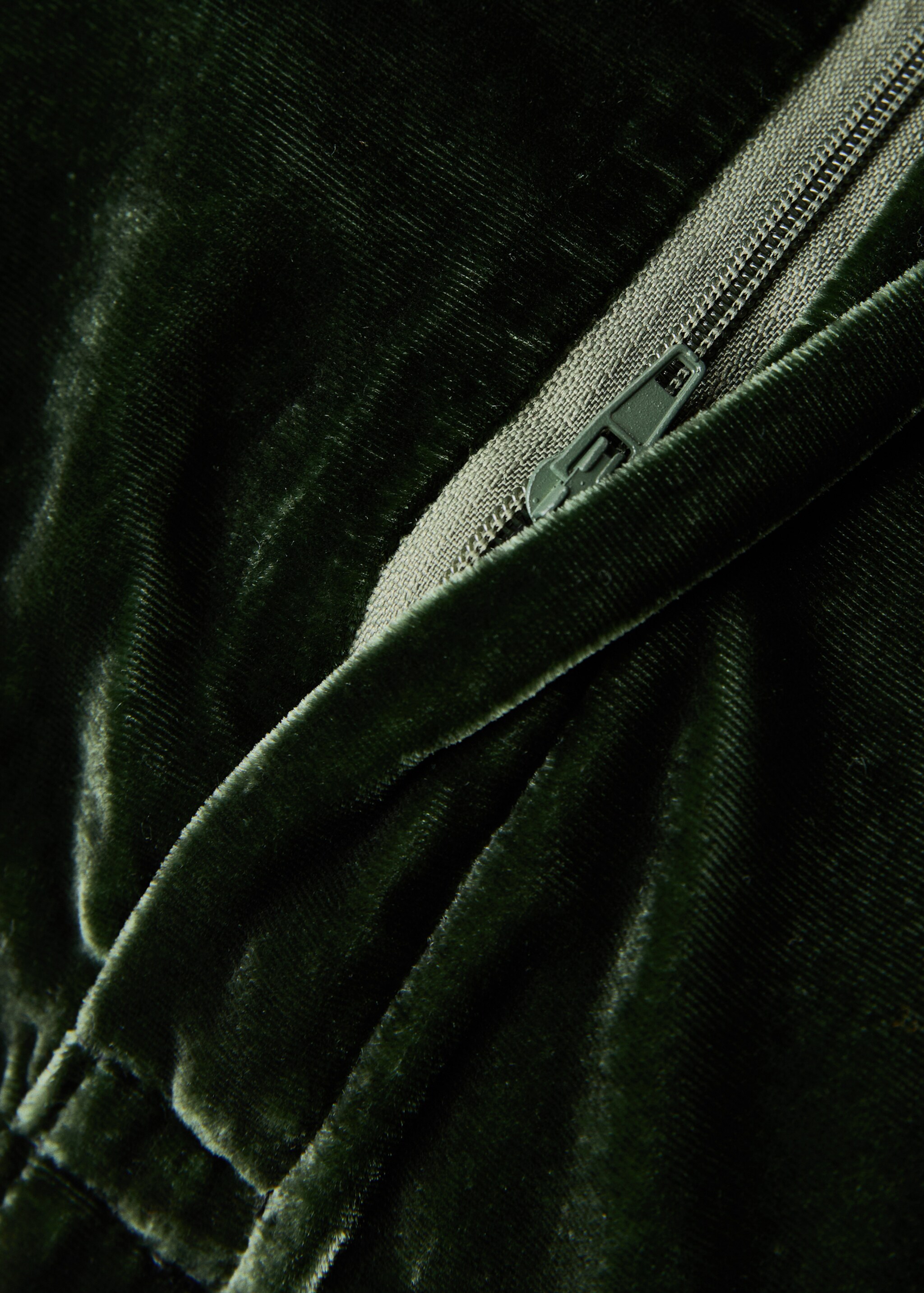 Coussin en velours à liseré 45x45 cm - Détail de l'article 2, Vert. Ref: 17087899-00.