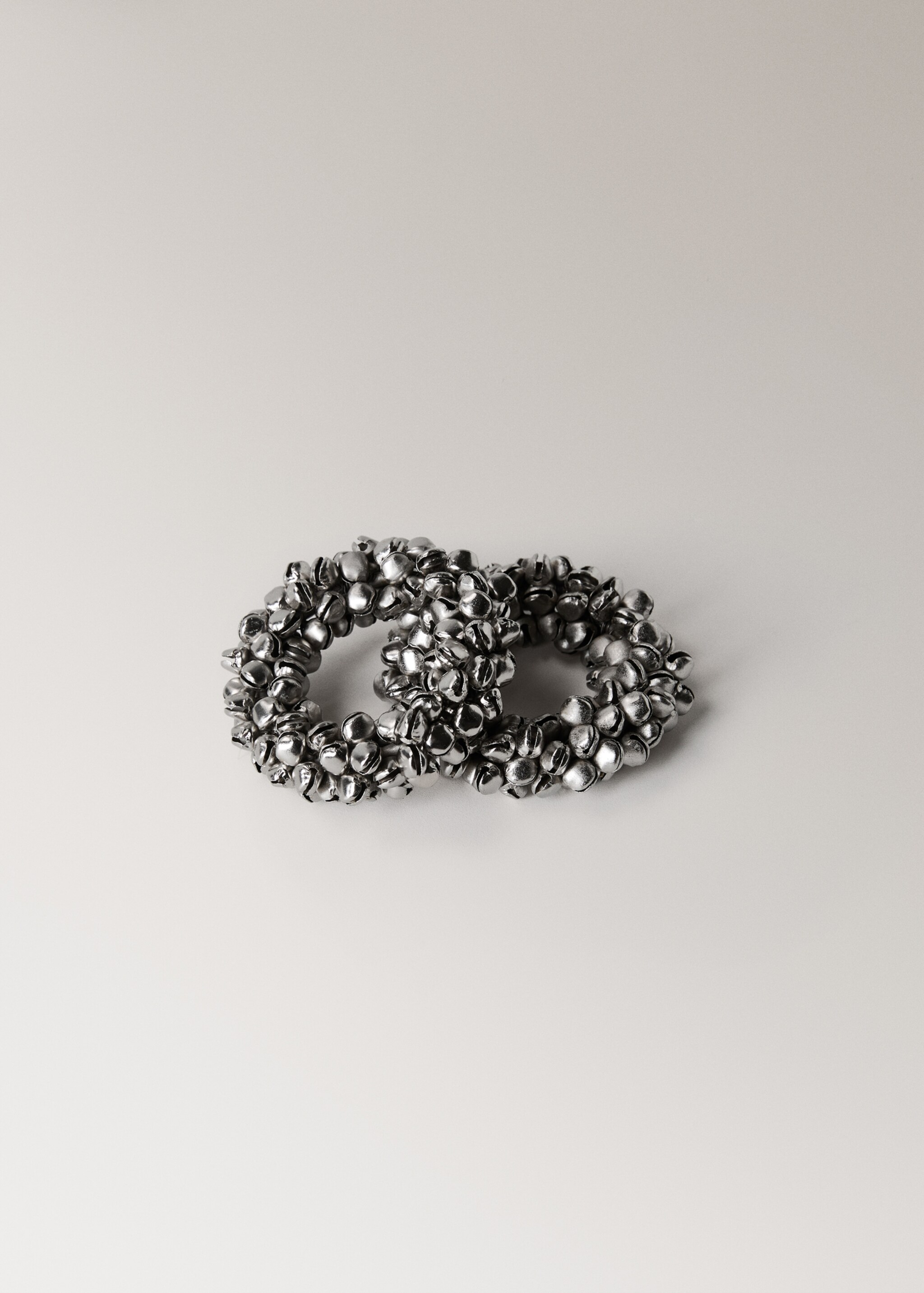 Napkin holder with bell embellishments - Details of the article 1, Silver. Ref: 17087905-00.