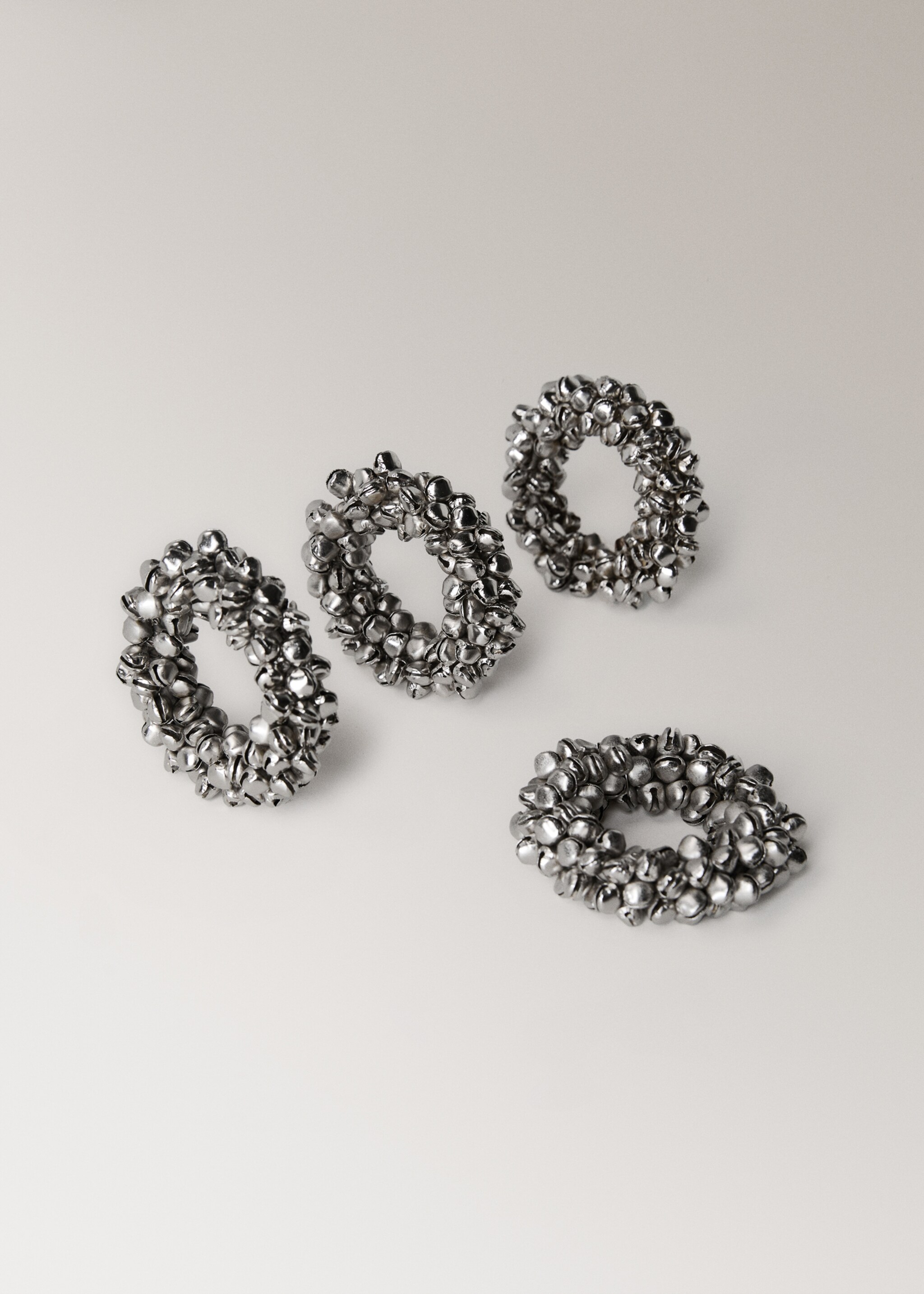 Napkin holder with bell embellishments - Details of the article 3, Silver. Ref: 17087905-00.