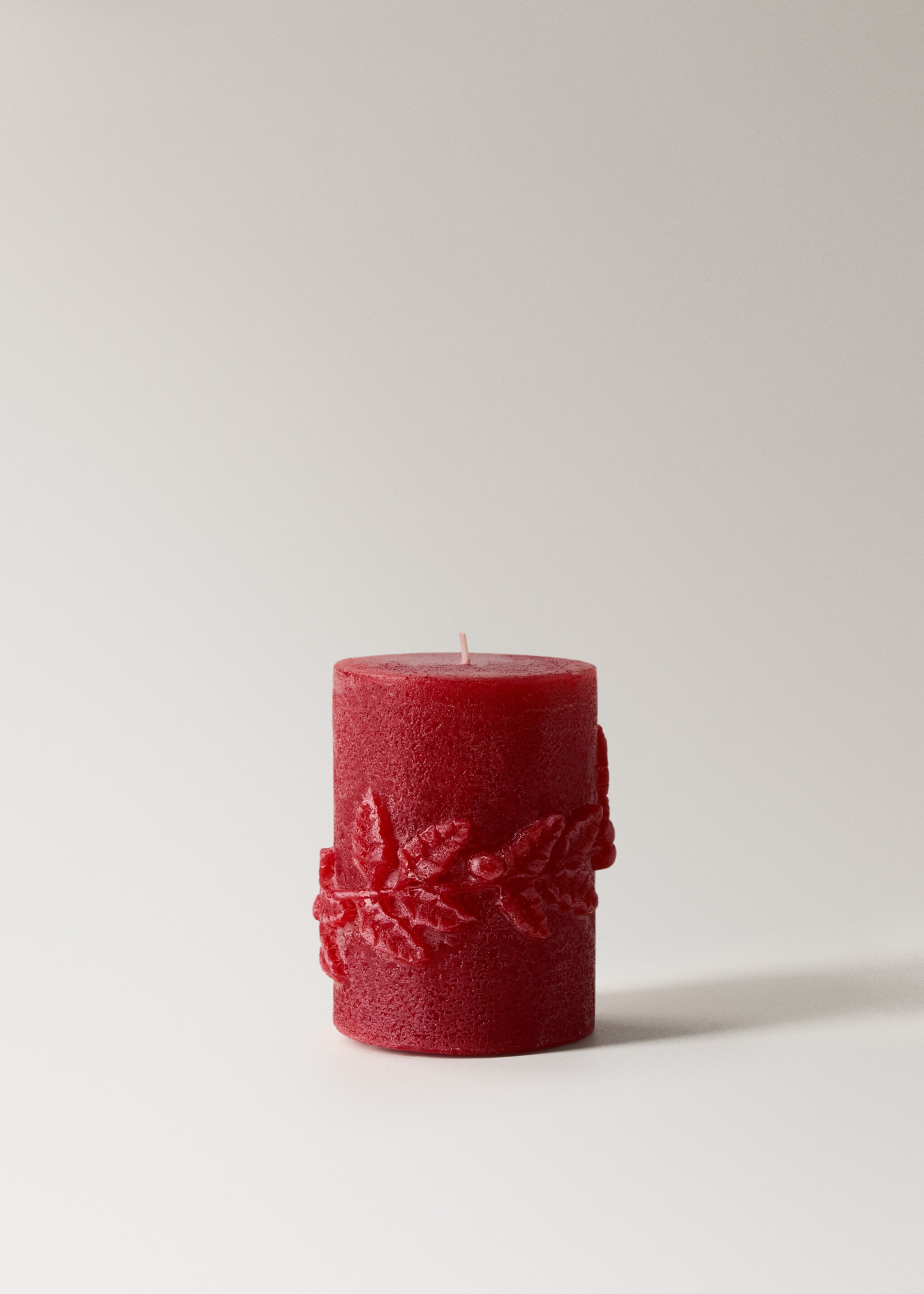 Decorative candle with small leaf design - Article without model, Red. Ref: 17087910-00.