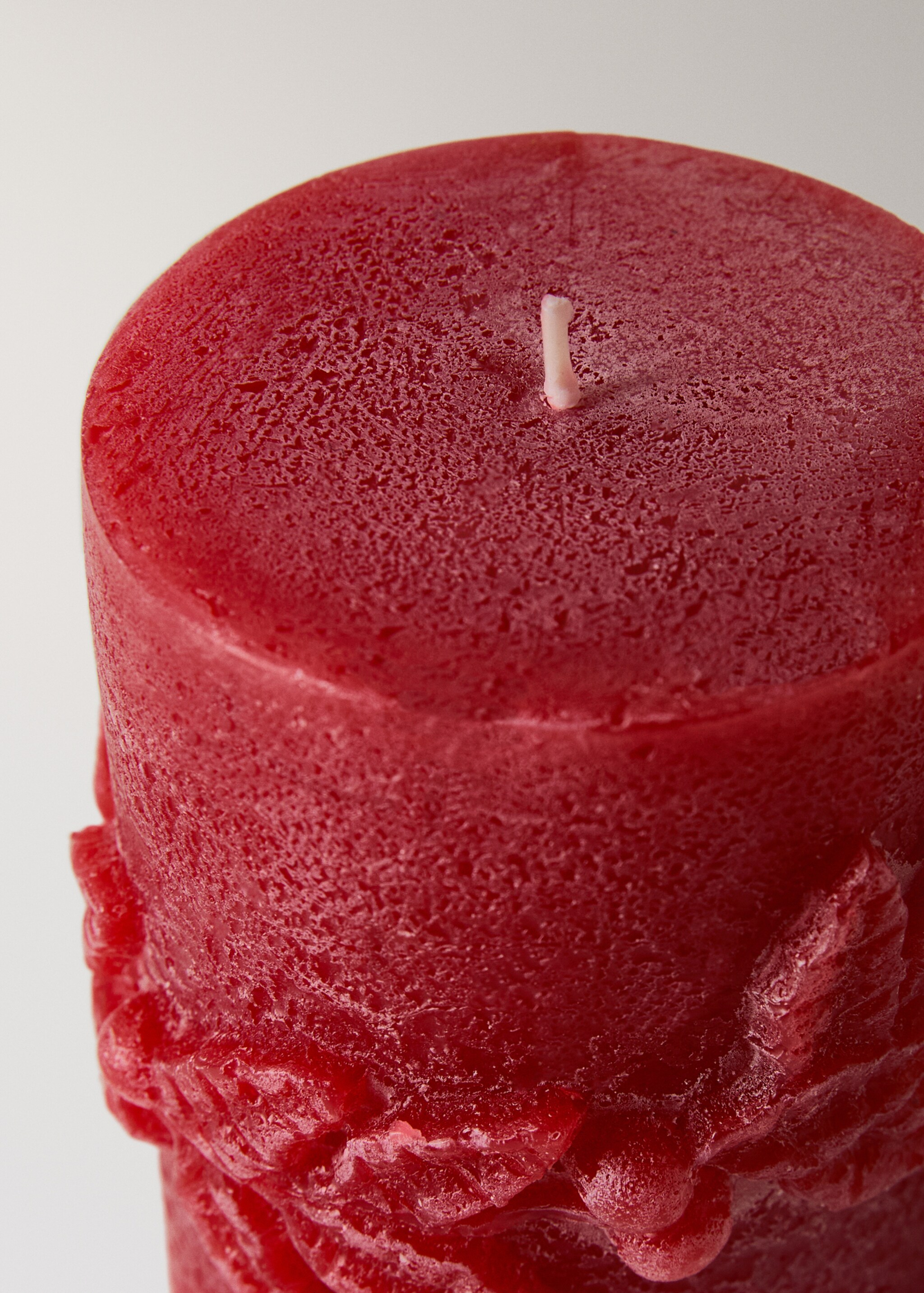 Decorative candle with small leaf design - Details of the article 1, Red. Ref: 17087910-00.