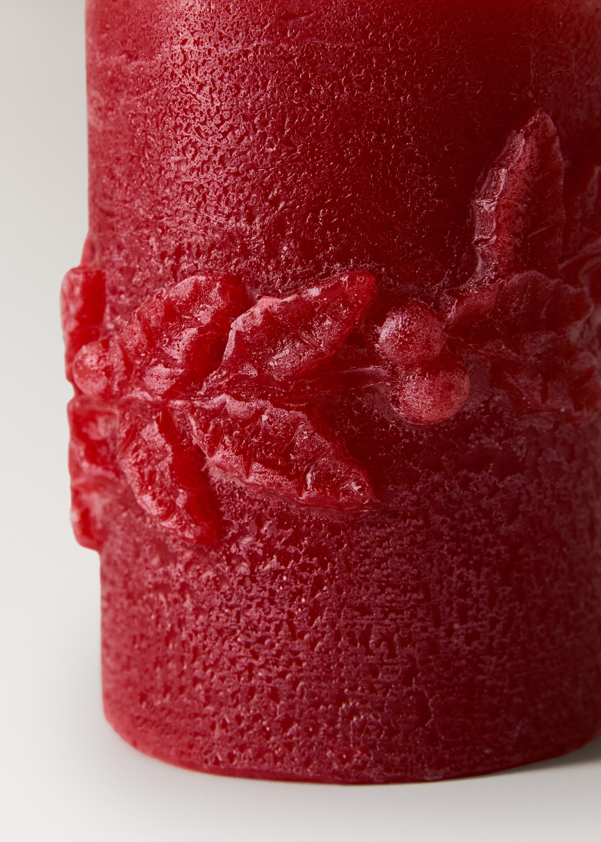 Decorative candle with small leaf design - Details of the article 2, Red. Ref: 17087910-00.
