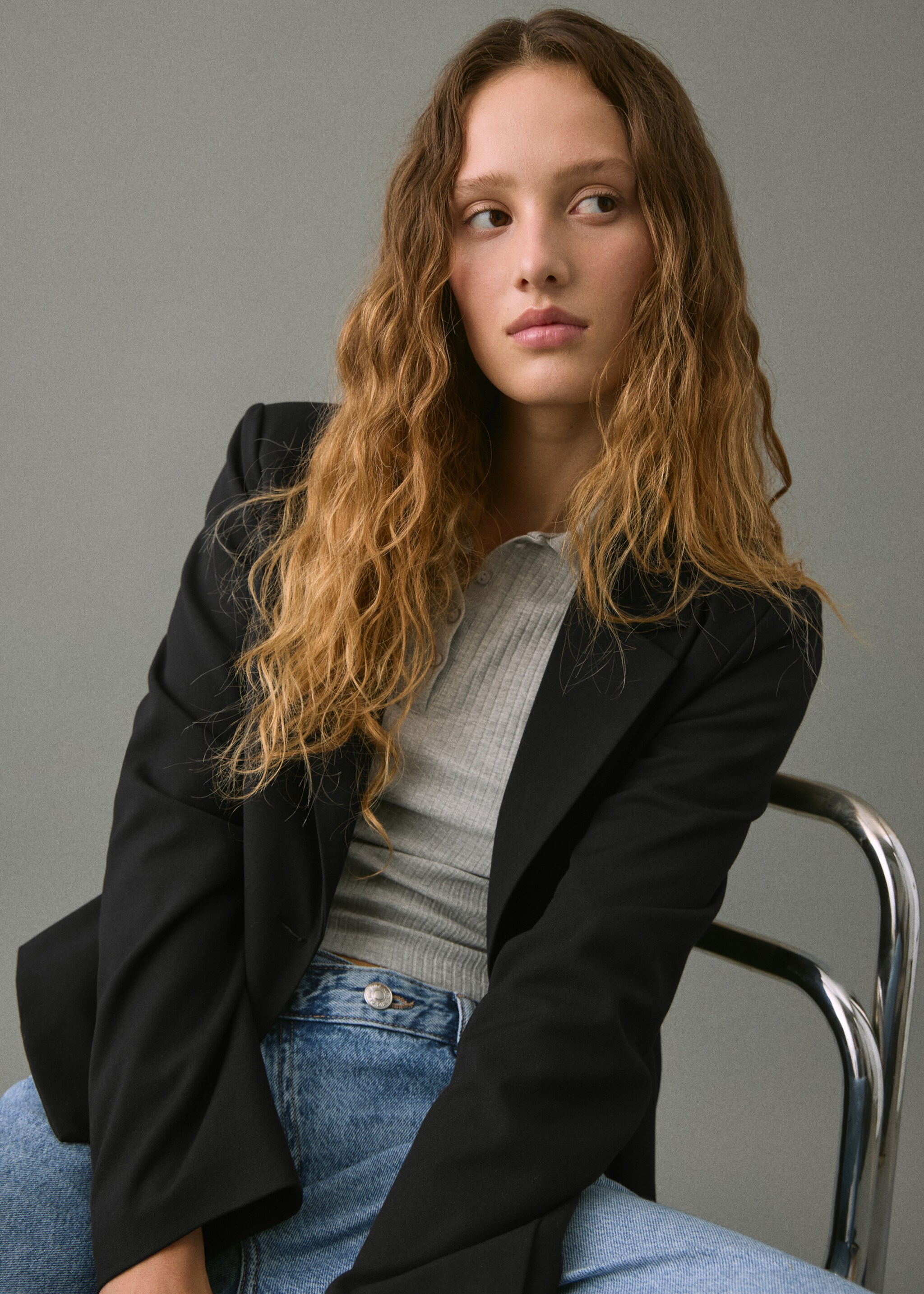 Jacket with short lapels - Details of the article 6, Black. Ref: 17088267-00.