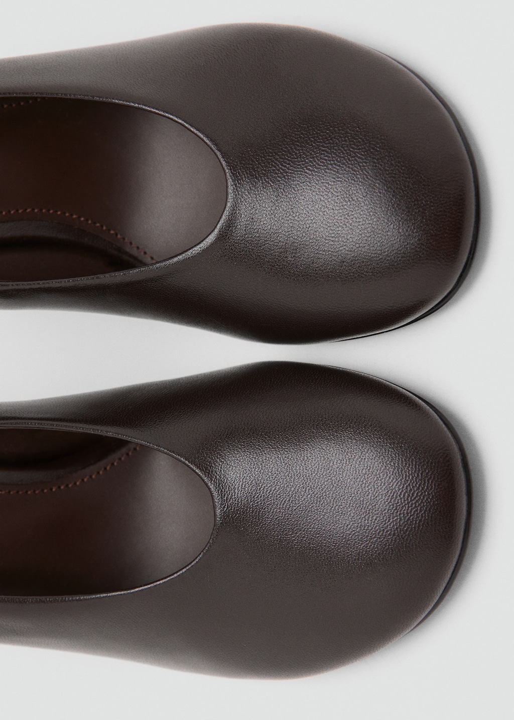 Round-toe leather high-heeled shoes