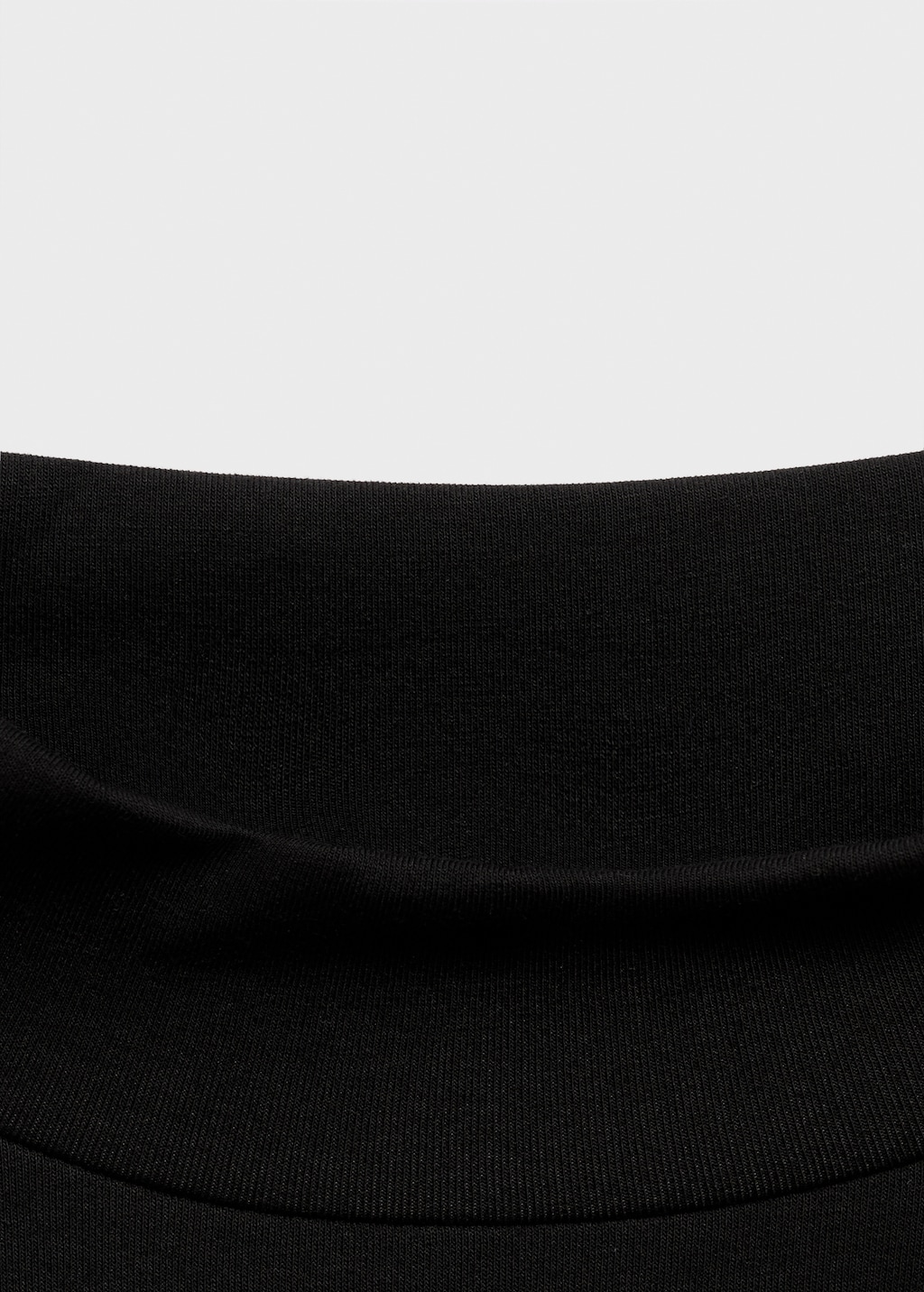 Long-sleeved t-shirt with perkins neck