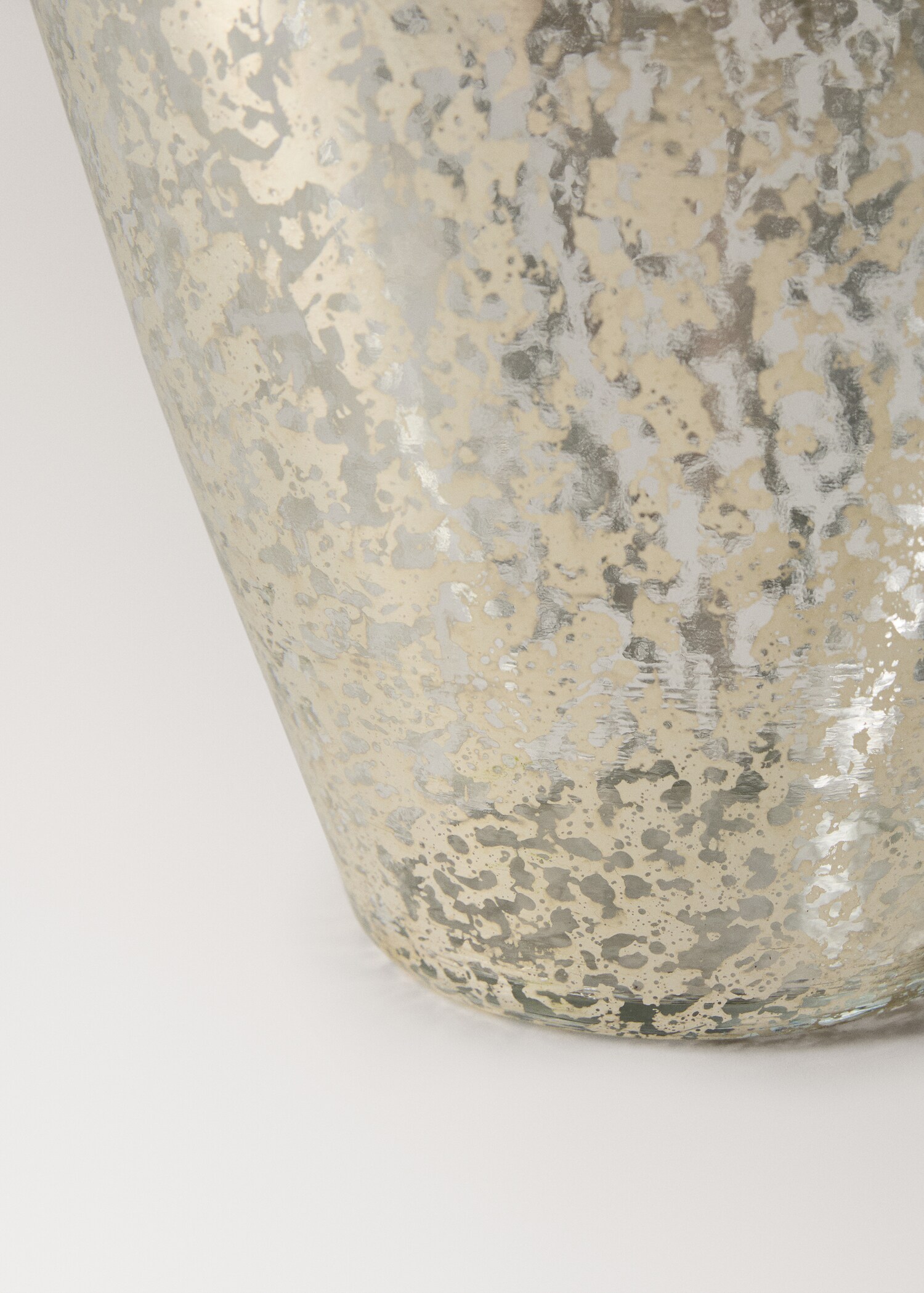 Medium mercurised glass vase - Details of the article 2