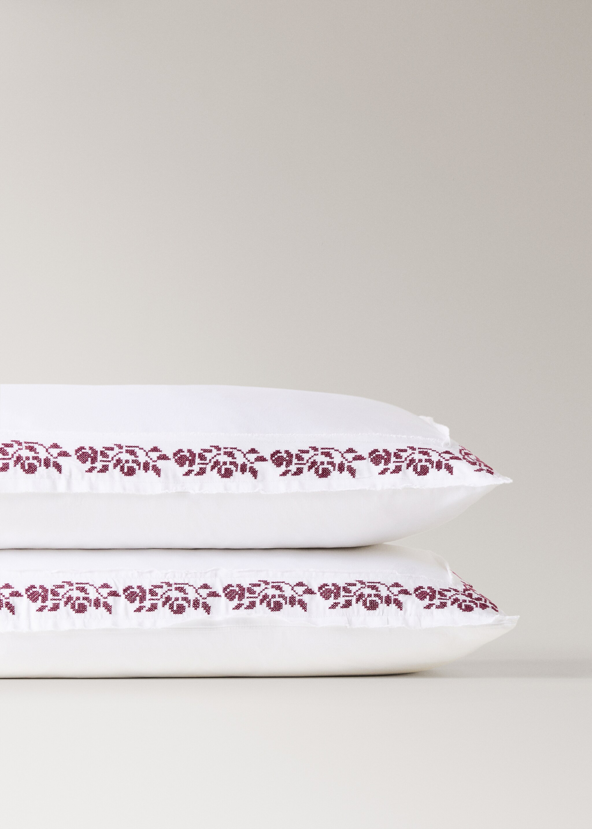 Funda almohada algodón satén 300 hilos bordado punto cruz 50x75cm - Detalle del artículo 1, Blanco roto. Ref: 17088286-00.