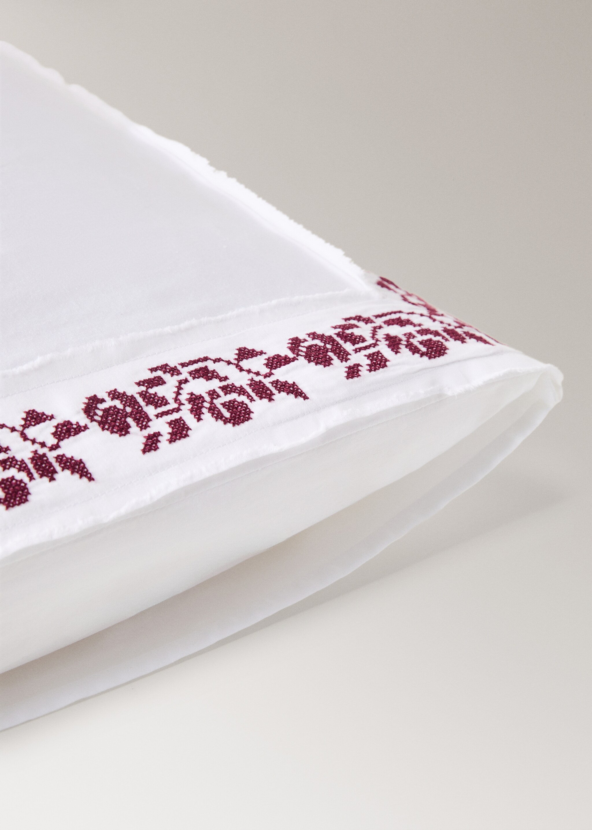 Funda almohada algodón satén 300 hilos bordado punto cruz 50x75cm - Detalle del artículo 3, Blanco roto. Ref: 17088286-00.