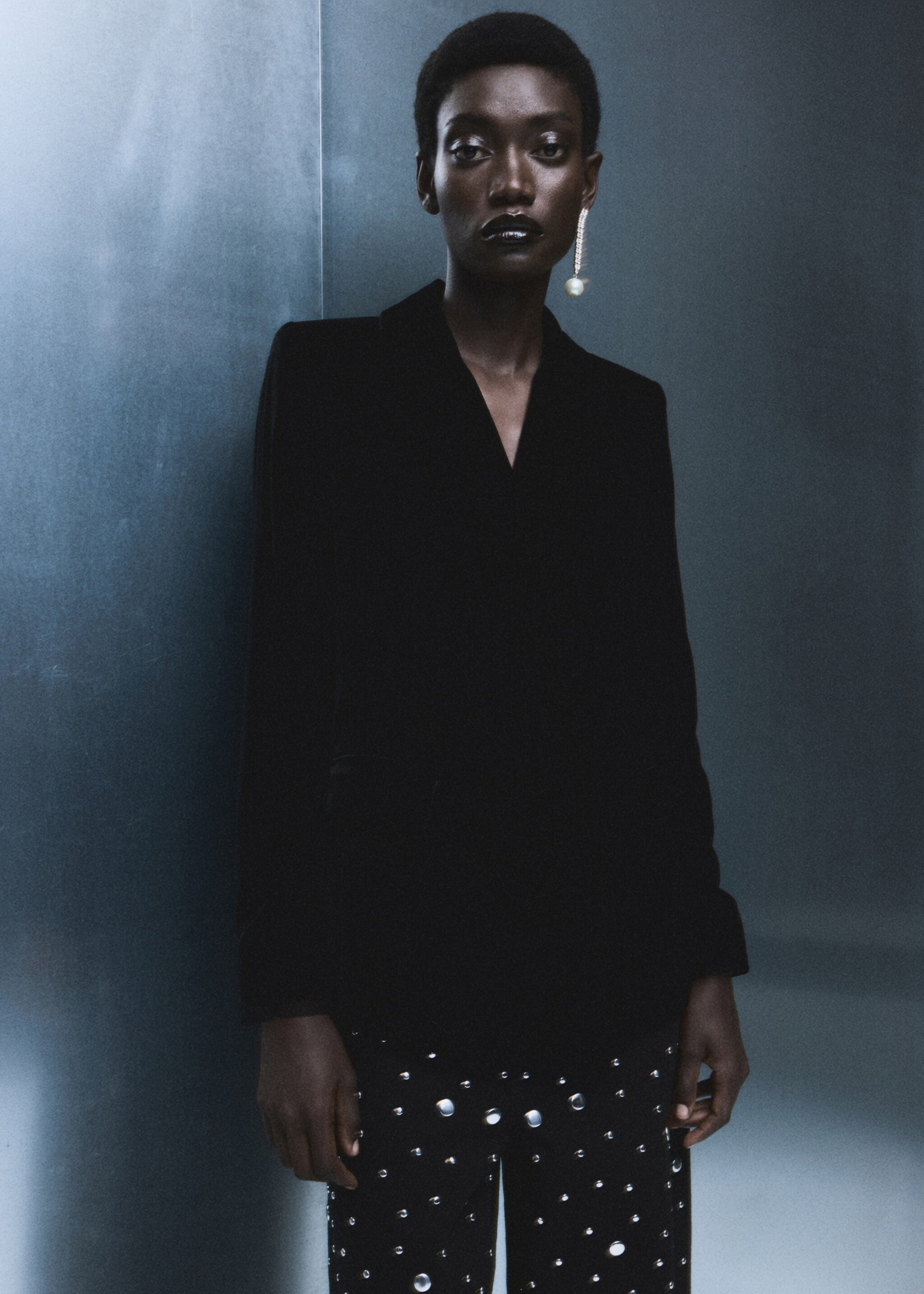 Straight-fit jeans with studs - Details of the article 1, Black denim. Ref: 17088289-00.