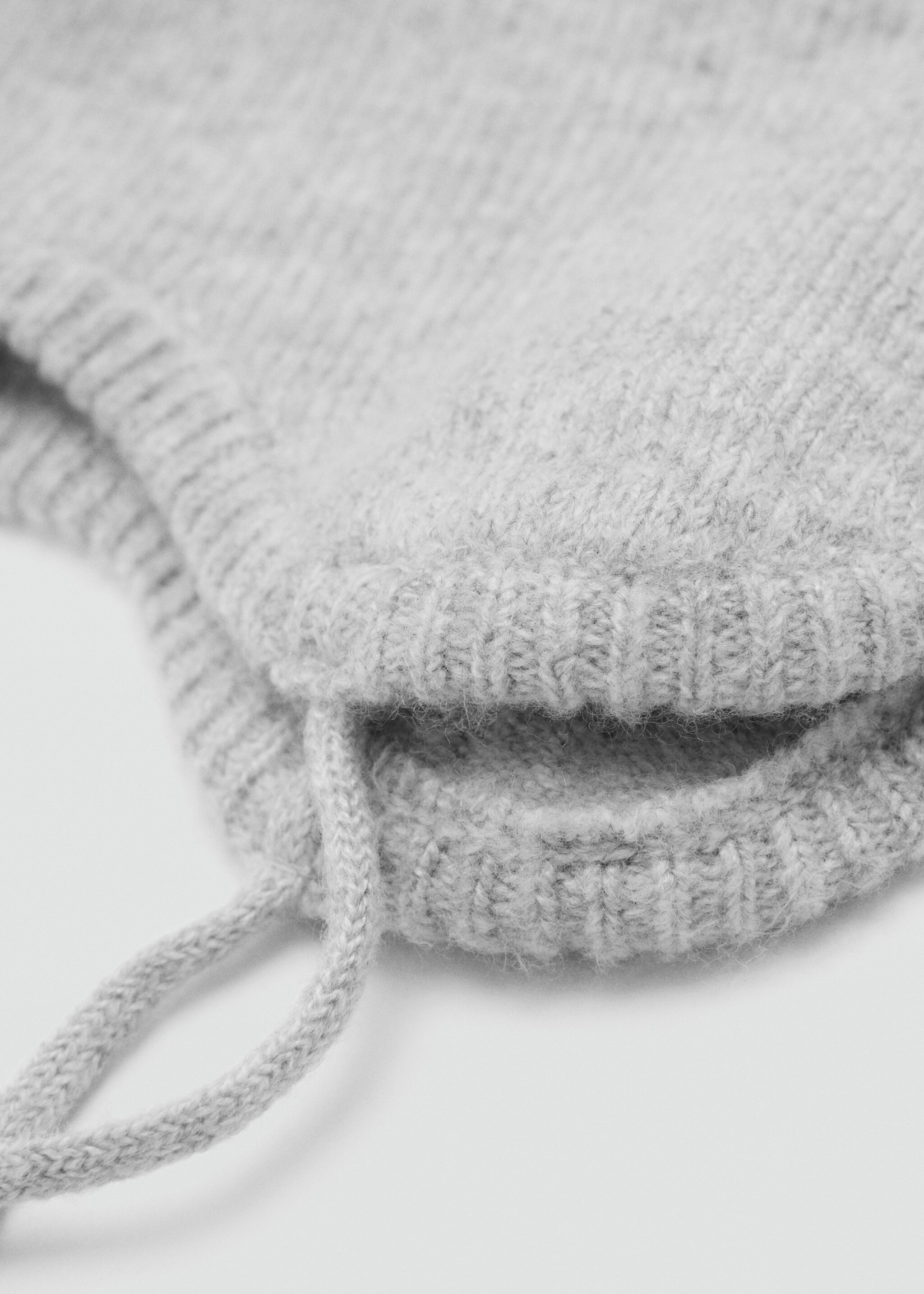 Bobble hat with jacquard pattern - Details of the article 1, Grey. Ref: 17088632-00.