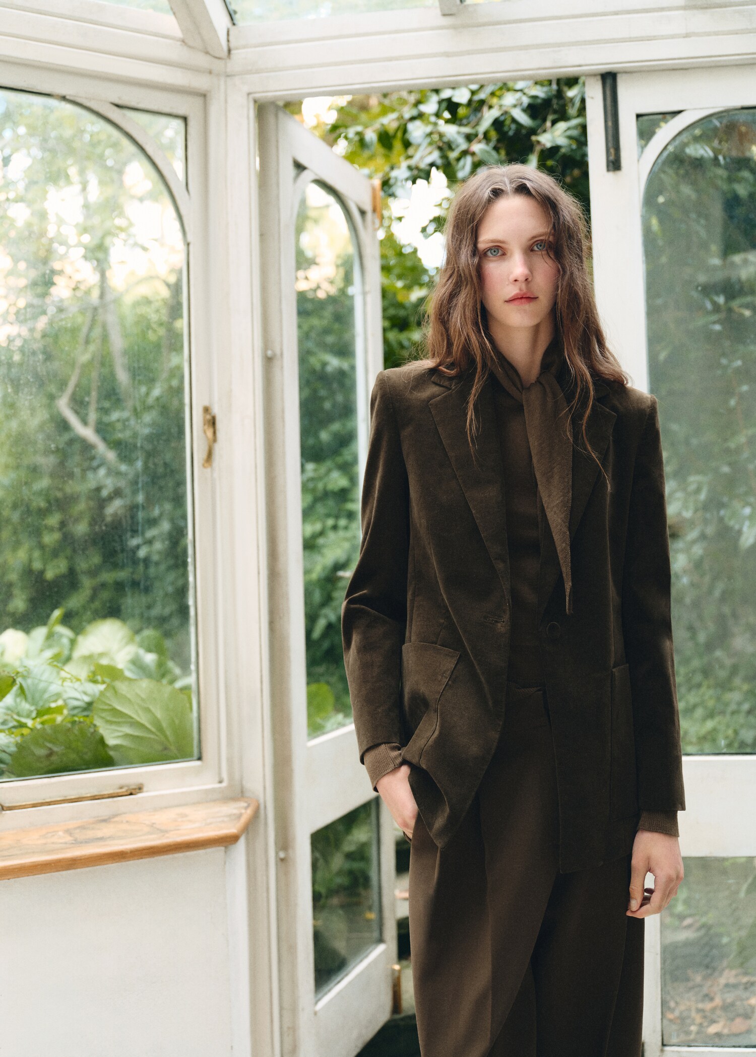 Blazer velvetón bolsillos - Plano medio