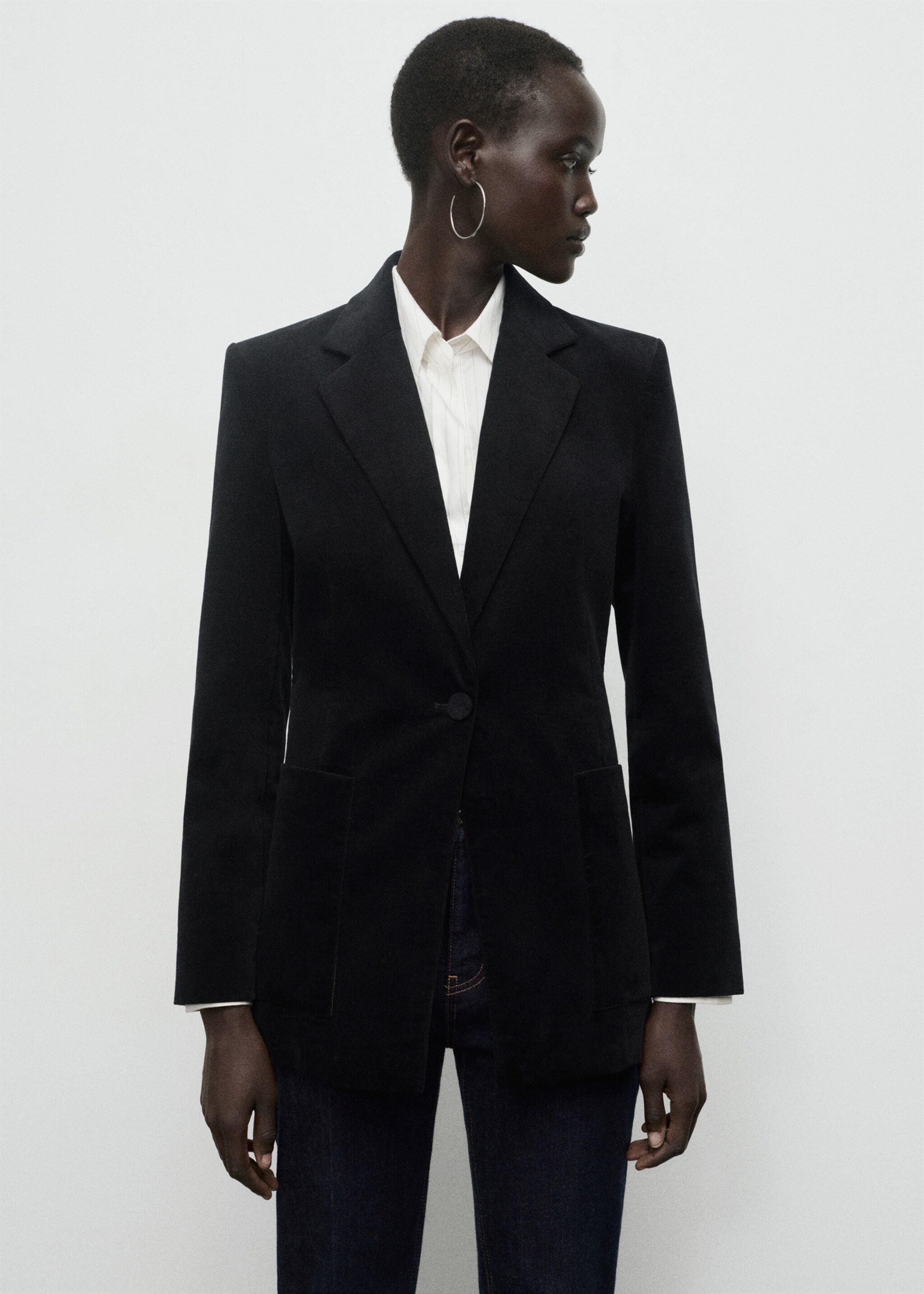 Blazer velvetón bolsillos - Plano medio, Negro. Ref: 17088636-00.